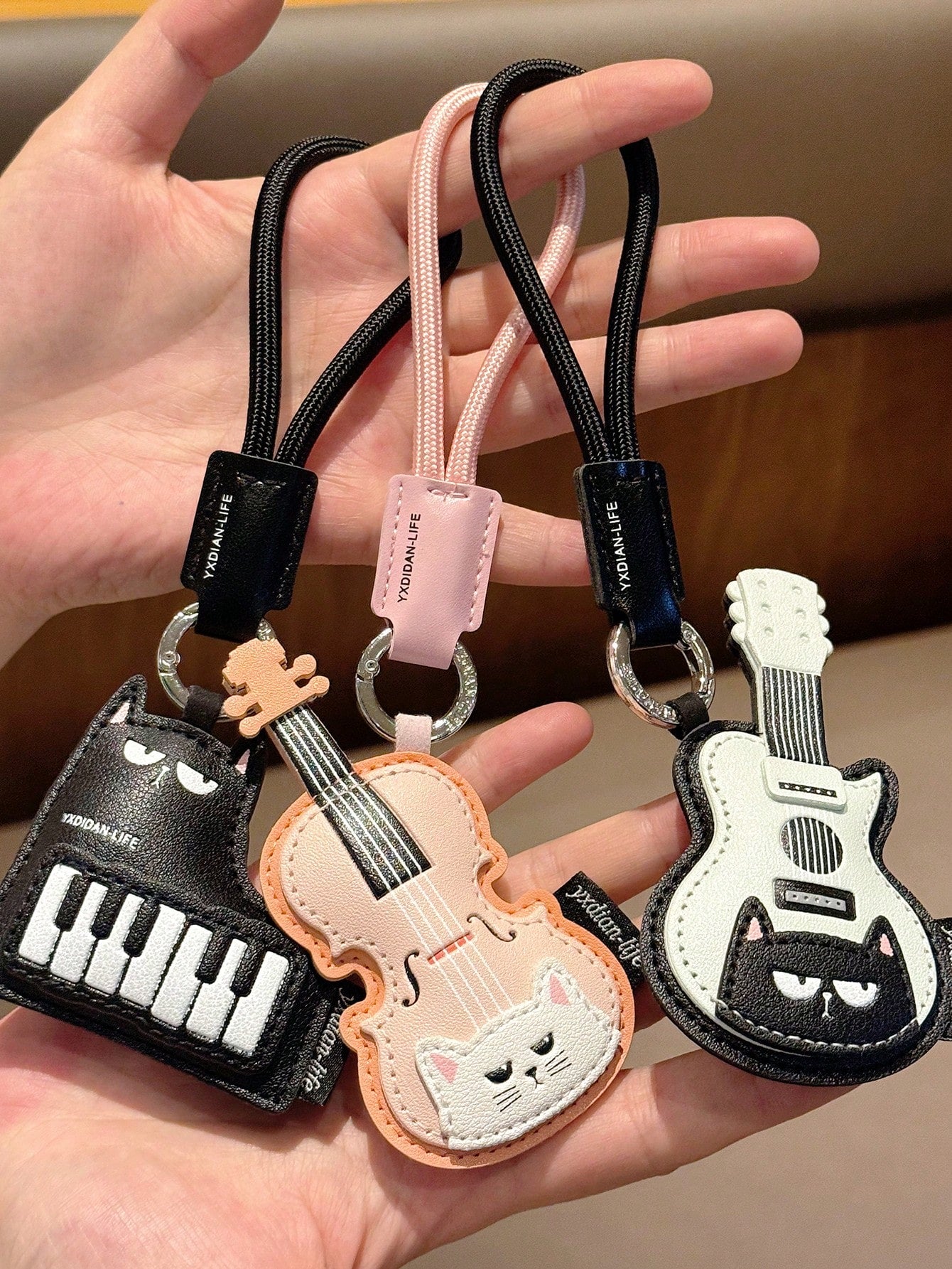 1pc Cute Cat Musical Instrument PU Leather Keychain, Violin Piano Guitar Cartoon Pendant, Creative Bag Charm, Accessory, Daily Gift For Best Friend, Music Lover, Birthday, Holiday