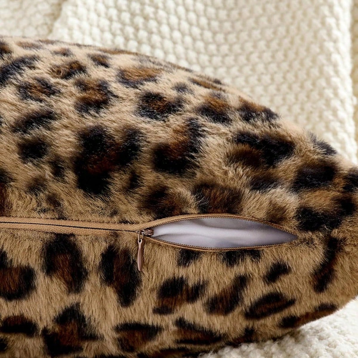 1/2pcs Farmhouse Leopard Print Pillowcase, Fashionable Faux Fur Rectangular Double-Sided Pillowcase, Leopard Print Sofa Cushion Cover, Home Decor (Pillow Insert Not Included)