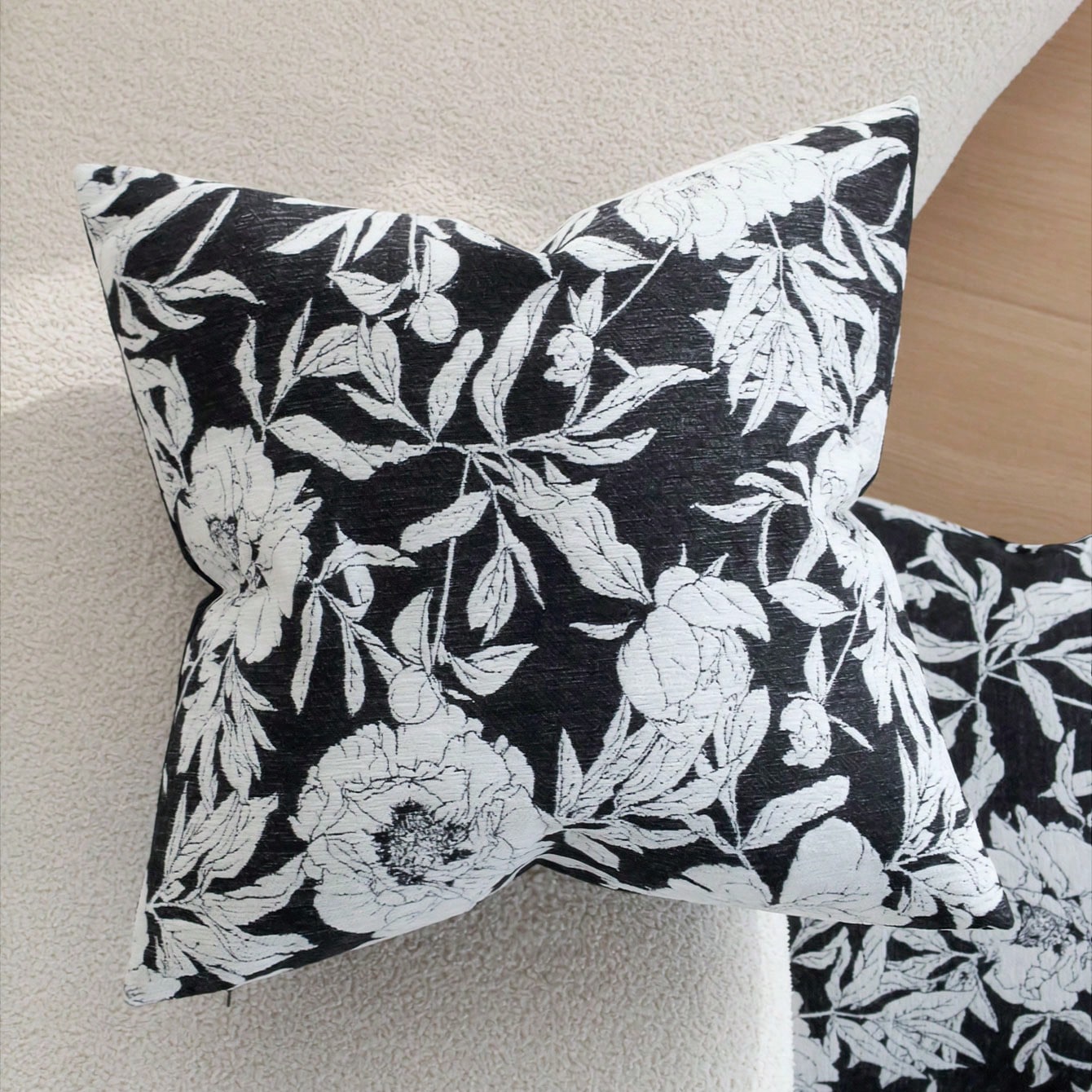 1/2pcs Modern Vintage Black & White Peony Jacquard Pillow Case 45x45cm, Ultra Soft Chenille & Velvet Decorative Pillow Cover, Suitable For Living Room Sofa Bed, Luxury Textured Home Decor, Pillow Inse