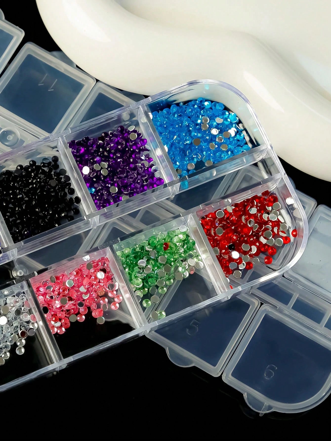 1 Box 12 Compartments Colorful Y2K Aesthetic Nail Rhinestones, Flat Resin Glitter DIY Nail Jewelry Nail Gems Nail Supplies Nails Nail Charms