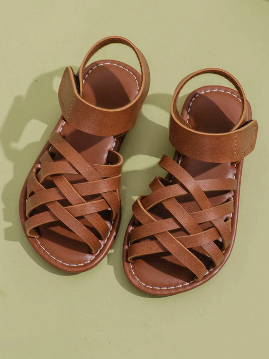 1 Pair Children's Brown Sandals, Solid Color PU Criss-Cross Woven Straps, Buckle Closure, Round Toe Open Toe Flat Non-Slip Fashion Cute Roman Sandals, Suitable For 3-12 Years Old Boys And Girls, Daily