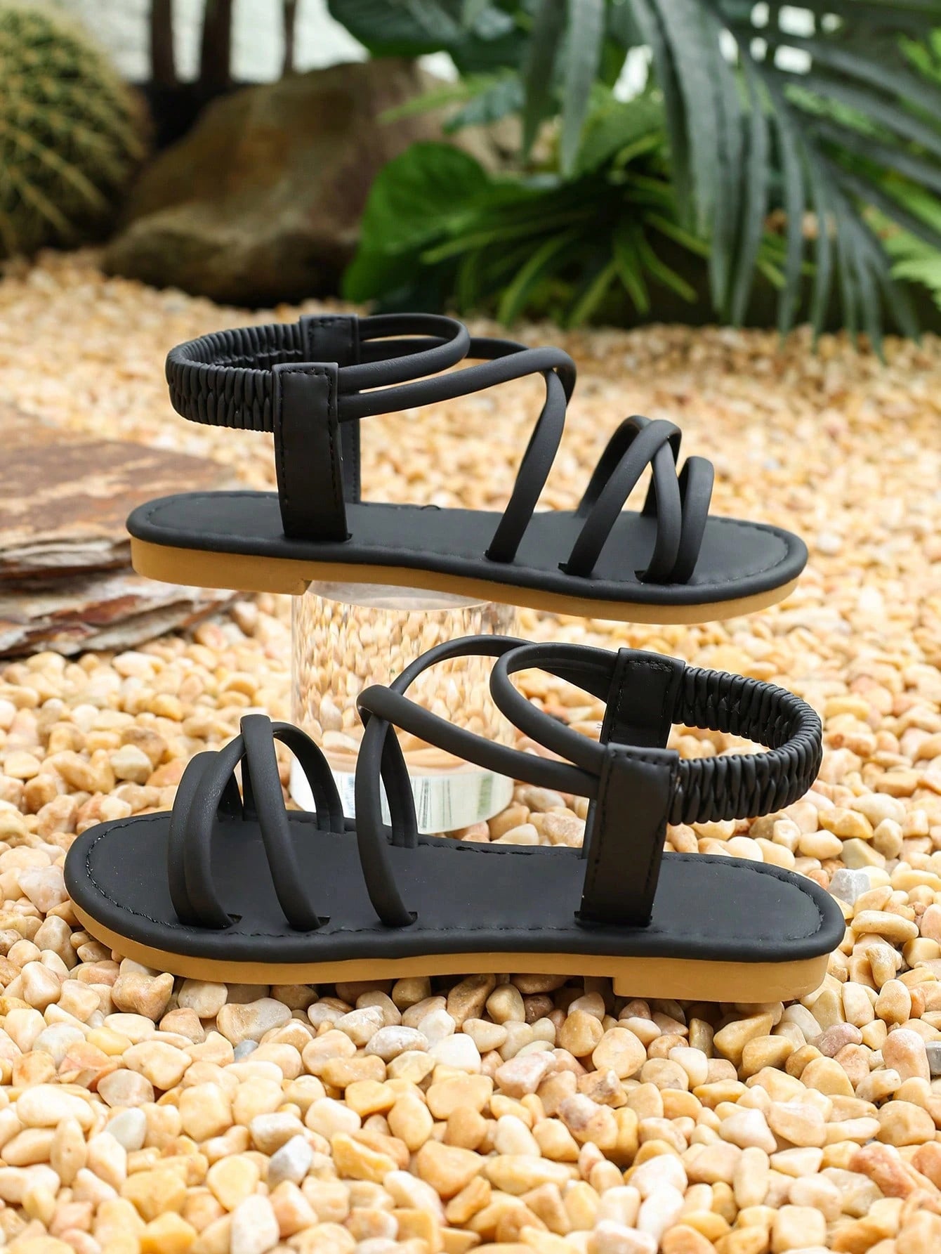 1 Pair Girls' Black Criss-Cross Strap Flat Sandals, Non-Slip Soft Sole Elastic Back Strap, Summer Casual Beach Children's Shoes