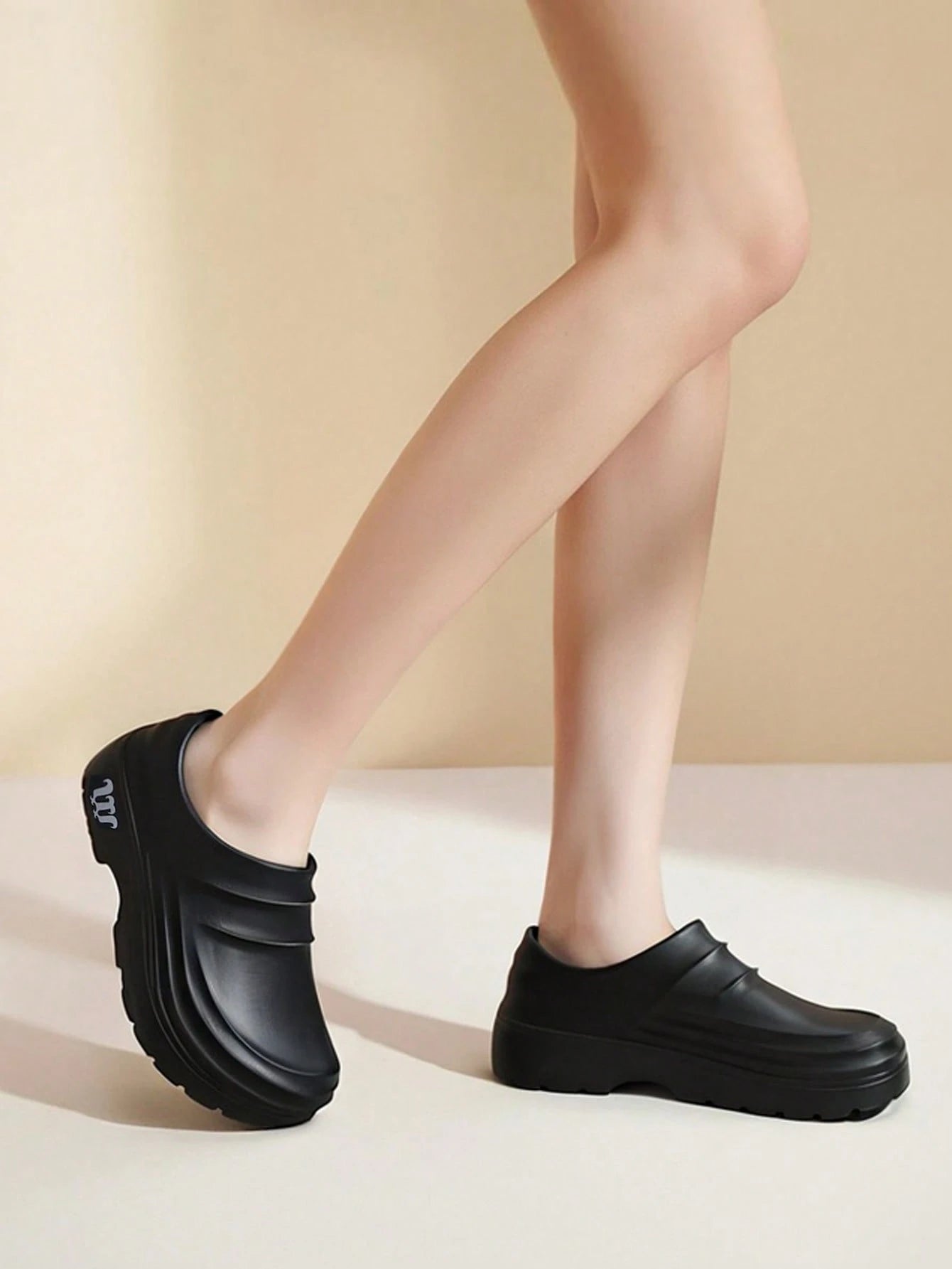 1 Pair Women Non-Slip Waterproof Oil-Resistant Kitchen/Food Service/Hotel Backroom/Food Factory Work Shoes, Soft Sole