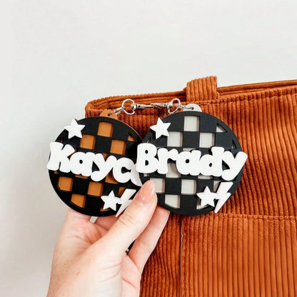 1 PC Checkered Backpack Tag, Backpack Name Keychain, 3D Name Keychain, Personalized Name Keychain, Backpack Name Tag, Diaper Bag Tag, DIY Customizable Name & Date Keychain, Unique Luggage Tag Keyring