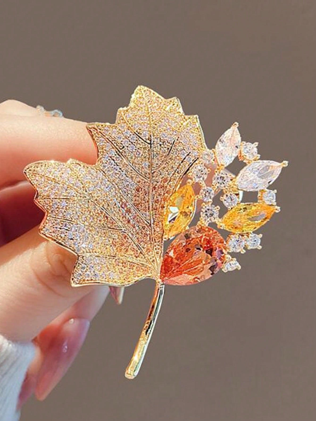 1 PC Luxurious Vintage Maple Leaf Rhinestone Brooch Pin- Elegant Accessories For Women's Clothing- Sparkling Jewelry For Dresses Dress Accessories Pin For Clothes Bag Charm School Office Accessories
