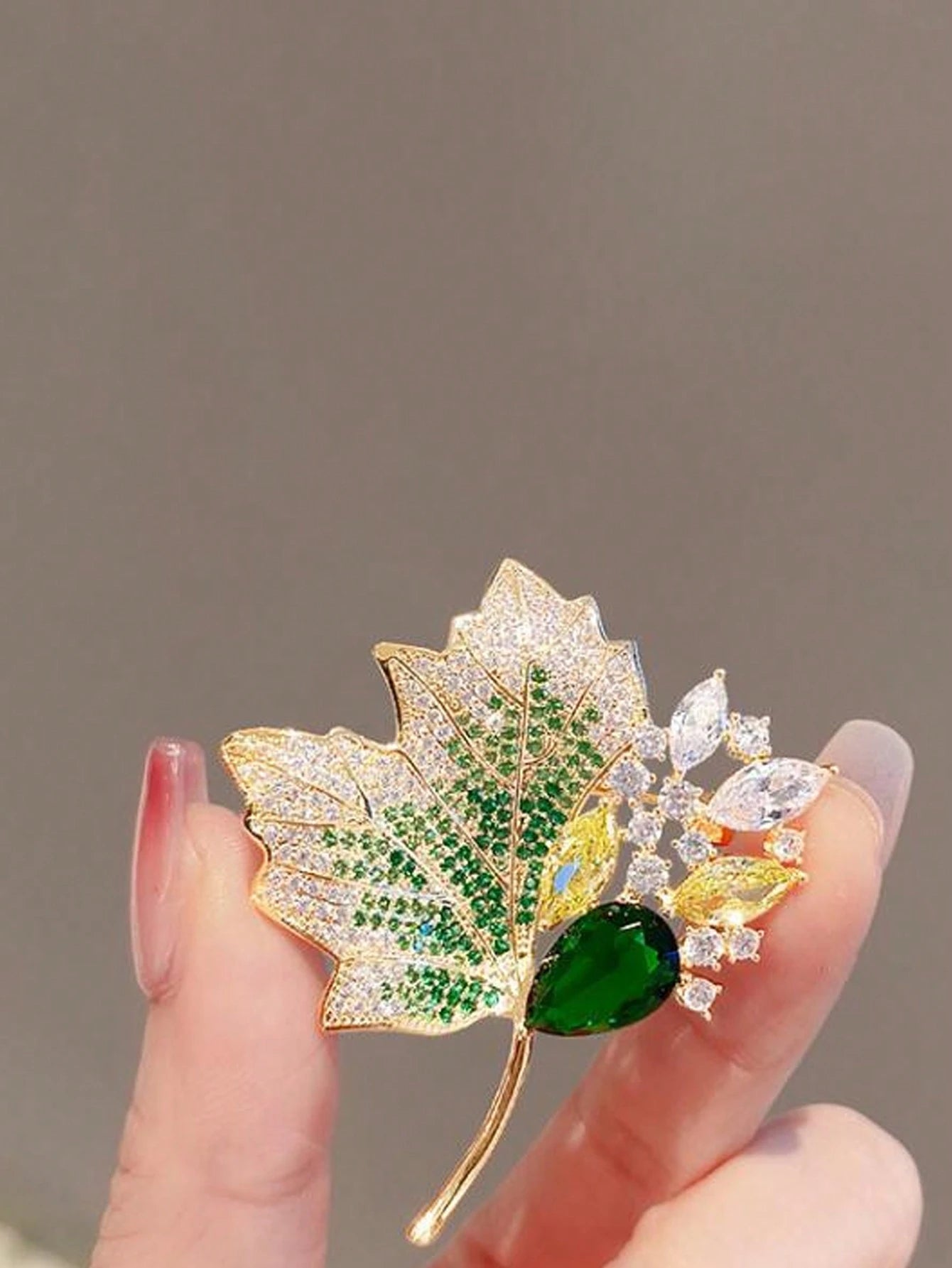 1 PC Luxurious Vintage Maple Leaf Rhinestone Brooch Pin- Elegant Accessories For Women's Clothing- Sparkling Jewelry For Dresses Dress Accessories Pin For Clothes Bag Charm School Office Accessories