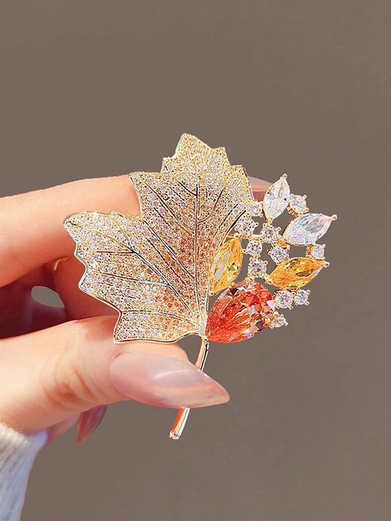 1 PC Luxurious Vintage Maple Leaf Rhinestone Brooch Pin- Elegant Accessories For Women's Clothing- Sparkling Jewelry For Dresses Dress Accessories Pin For Clothes Bag Charm School Office Accessories