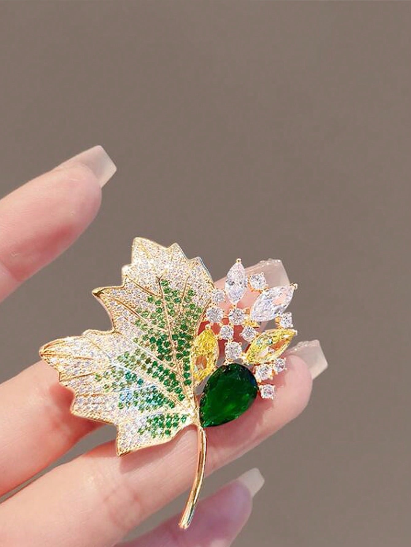 1 PC Luxurious Vintage Maple Leaf Rhinestone Brooch Pin- Elegant Accessories For Women's Clothing- Sparkling Jewelry For Dresses Dress Accessories Pin For Clothes Bag Charm School Office Accessories