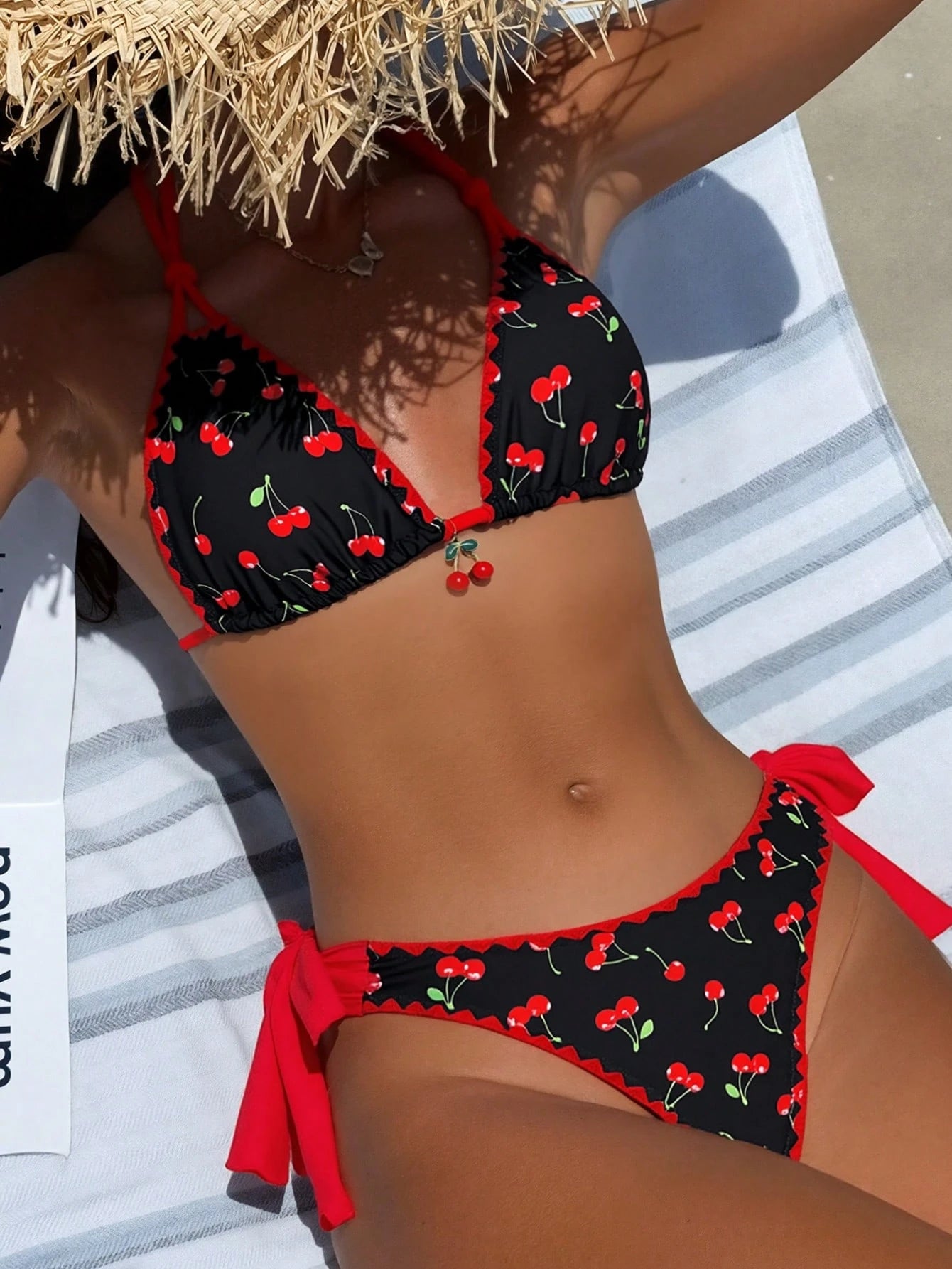 1 Set Women's Bikini Two Pieces Swimwear, Color Block Floral Trim Cherry Print Halter Tie Fashionable Beach Wear Vacation White Summer