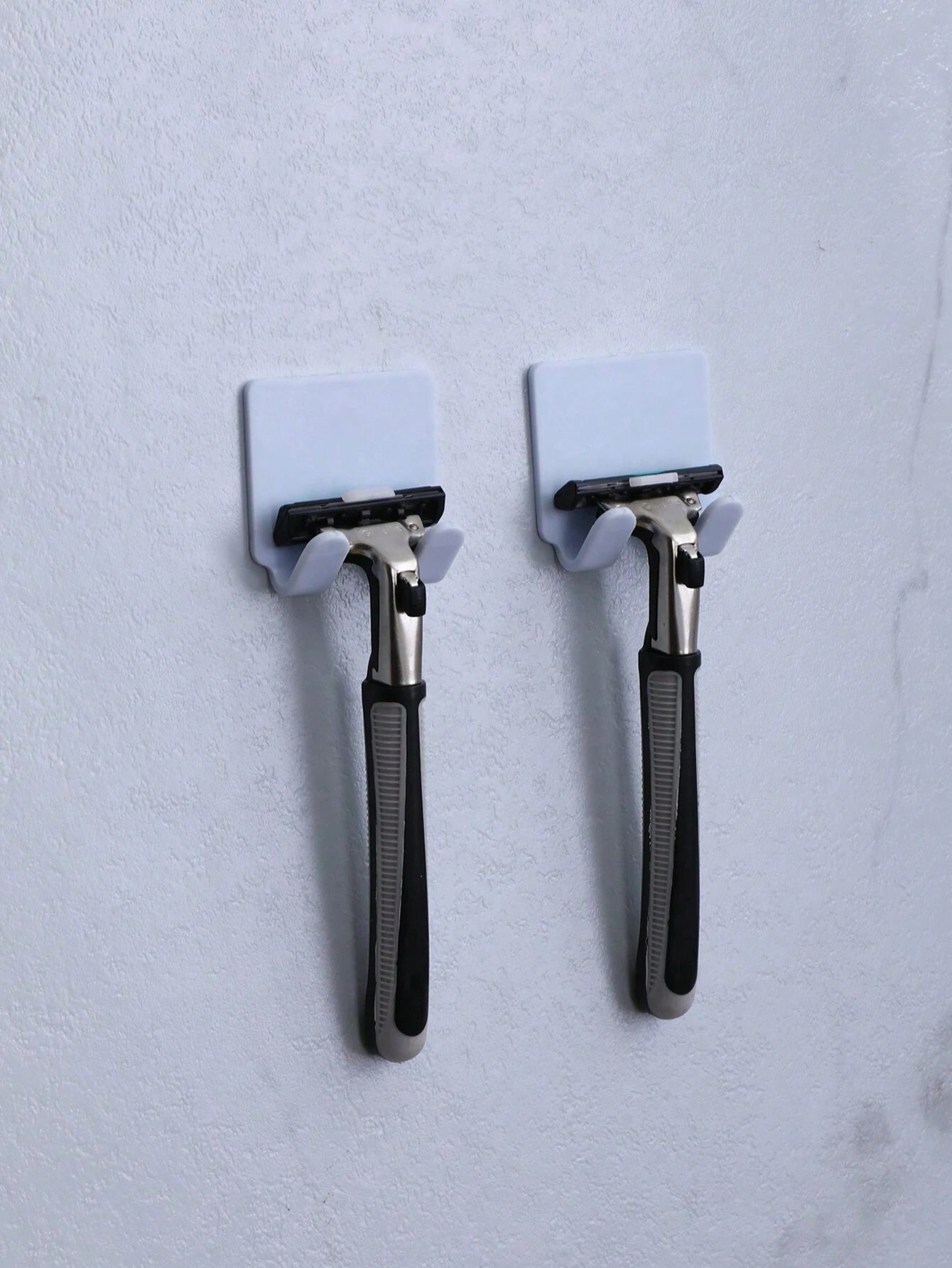 1pc/2pcs/3pcs No Drill Razor Holder Wall Mount Power Cord Plug Hook Hanger For Clothes & Bags