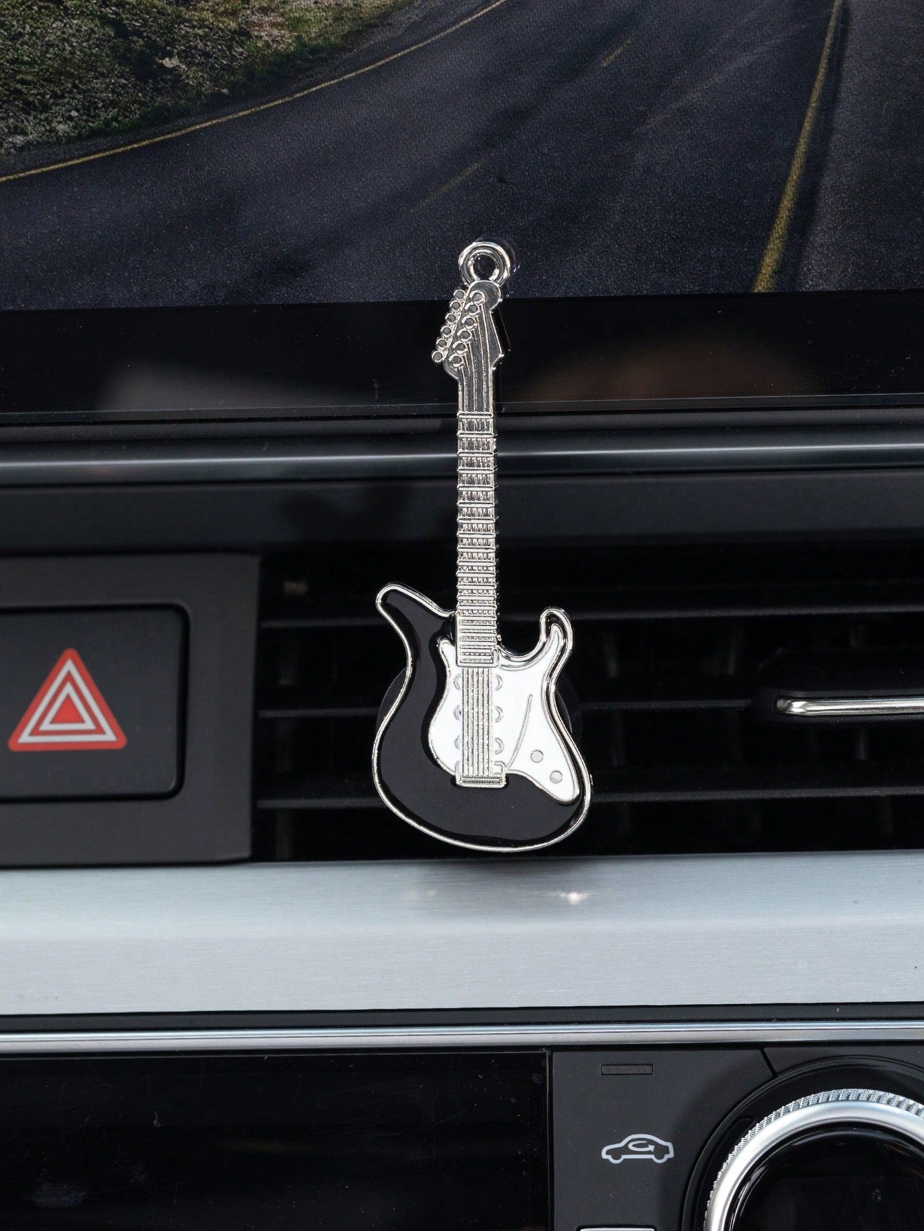 1pc/3pcs/6pcs Car Air Vent Decorations, Fashionable Creative Music Guitar Decor, Car Air Freshener Holder (Fragrance Not Included)