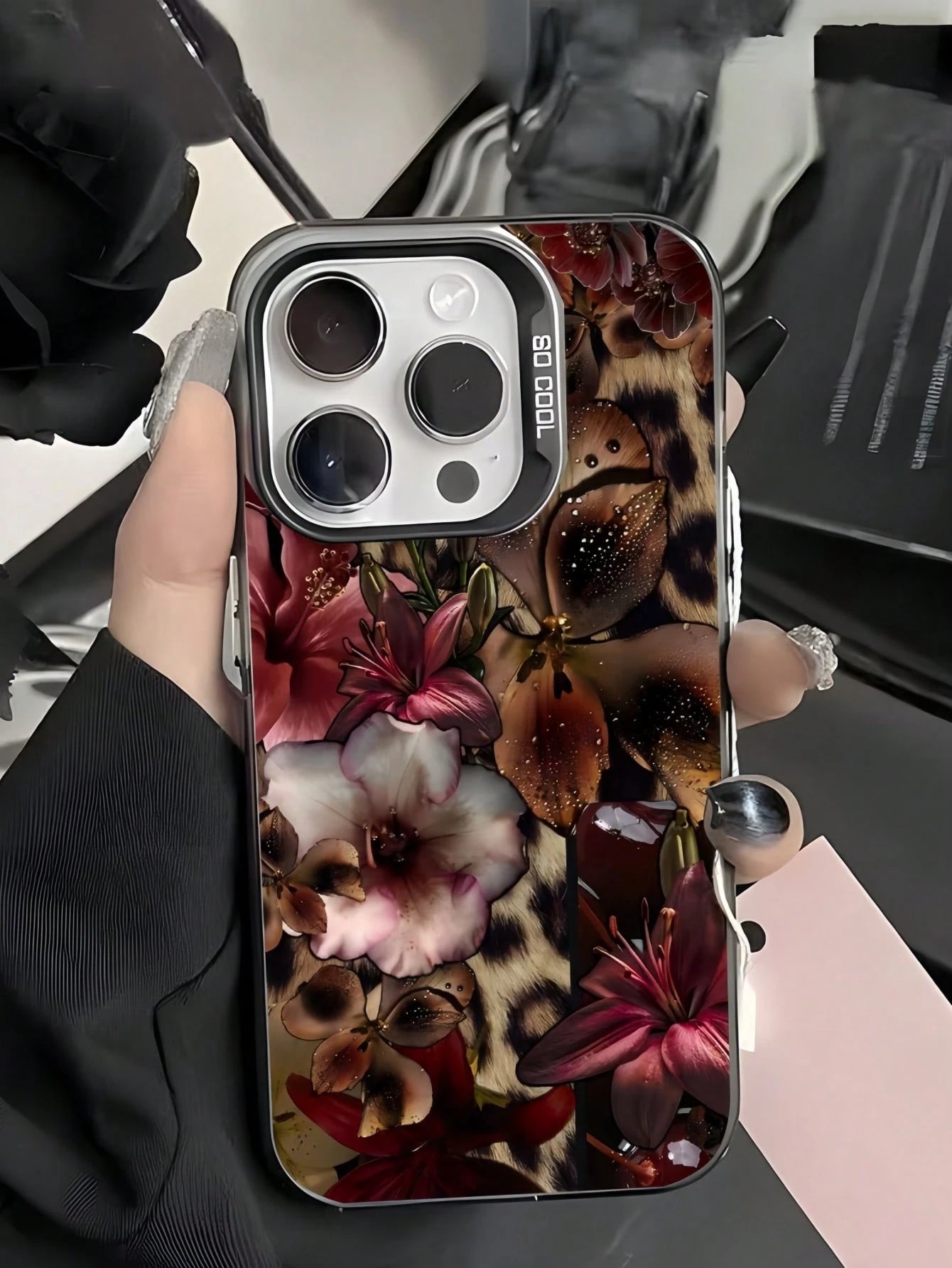 1pc Black Floral Fashion Phone Case Matte Laser Energetic Shell, Personalized American Style Leopard Print Base With Vibrant Floral Collage Pattern Phone Case, Compatible With Iphone 16 Pro Max, 17/16