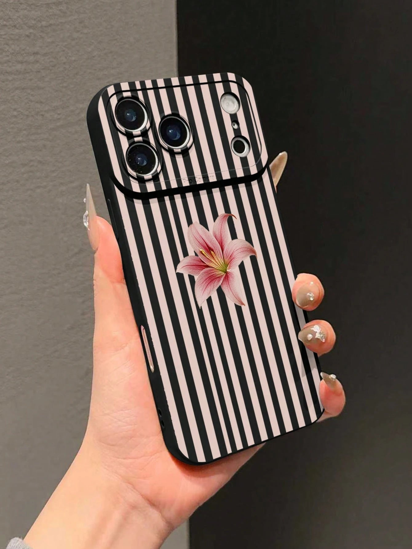 1pc Black Matte Anti-Fall Anti-Slip TPU Soft Phone Case UV Printed Stripe And Flower Pattern Phone Case Suitable For IPhone 7/8/7PLUS/8PLUS/X/XS/XR/XSMAX/11/11PRO/11PROMAX/12/12PRO/12PROMAX/12MINI/13