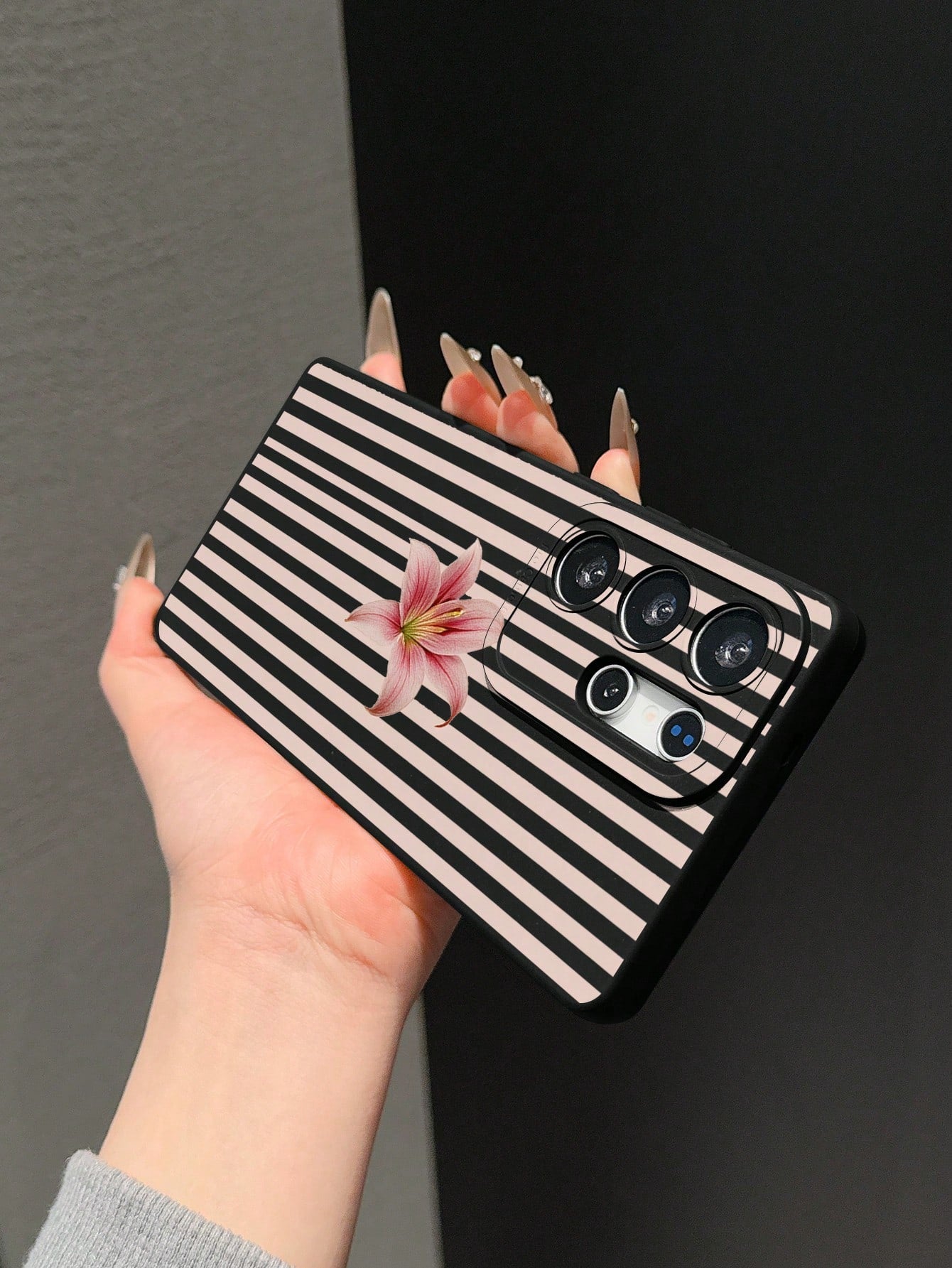 1pc Black Matte Anti-Fall Anti-Slip TPU Soft Phone Case UV Printed Stripe And Flower Pattern Phone Case Suitable For IPhone 7/8/7PLUS/8PLUS/X/XS/XR/XSMAX/11/11PRO/11PROMAX/12/12PRO/12PROMAX/12MINI/13
