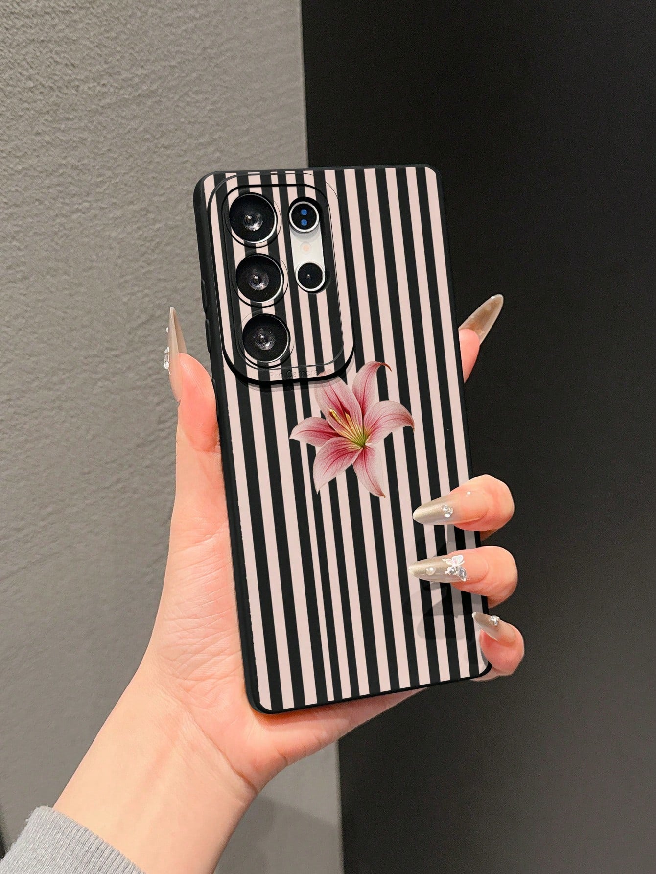 1pc Black Matte Anti-Fall Anti-Slip TPU Soft Phone Case UV Printed Stripe And Flower Pattern Phone Case Suitable For IPhone 7/8/7PLUS/8PLUS/X/XS/XR/XSMAX/11/11PRO/11PROMAX/12/12PRO/12PROMAX/12MINI/13