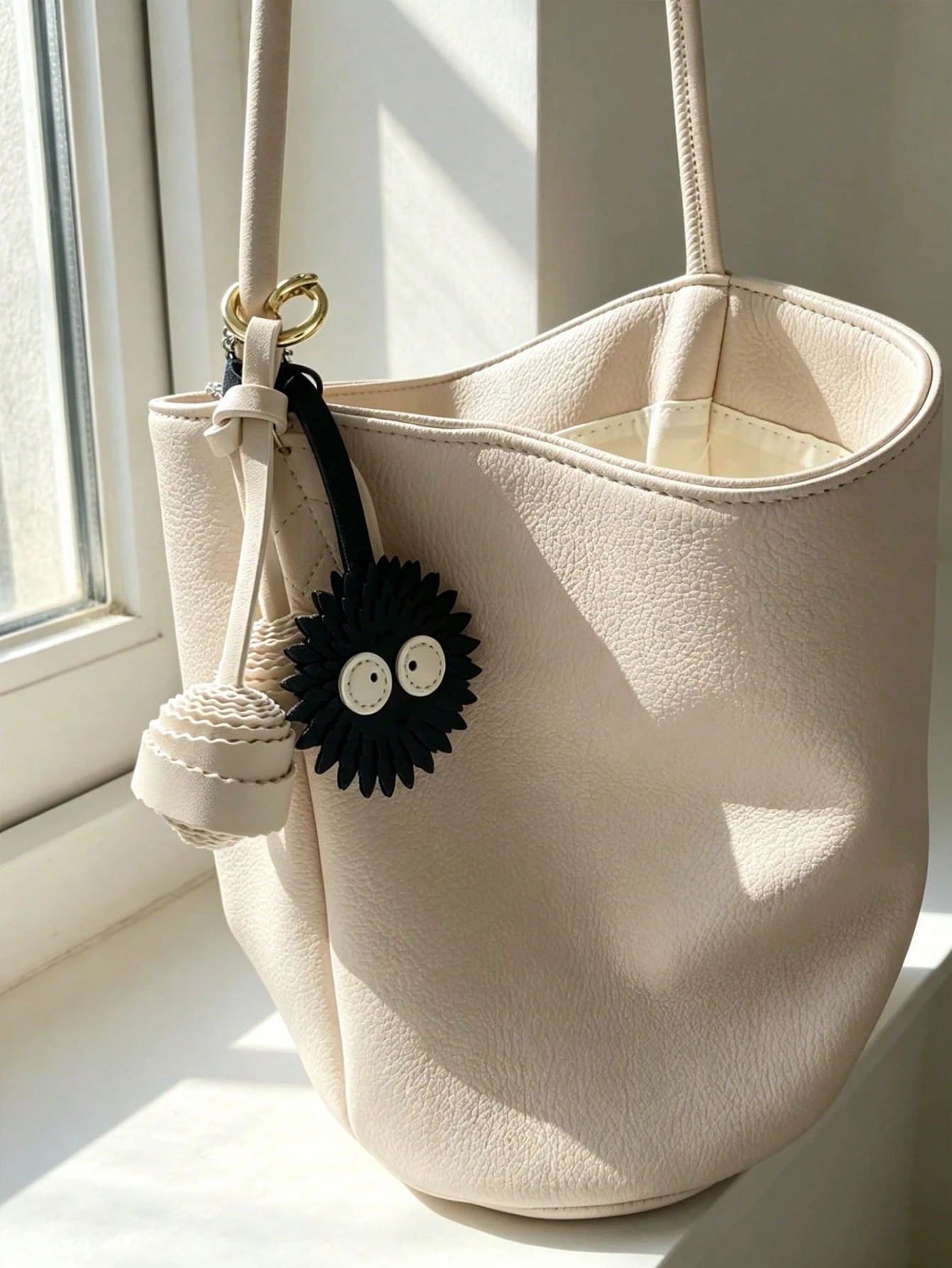 1pc Black PU Fashion Pendant, Minimalist Versatile Quirky Cute Funny Coal Ball Charm, Suitable For Backpack, Shoulder Bag, Crossbody Bag, Handbag, Tote Bag, Underarm Bag, Makeup Bag, Other Storage Bag