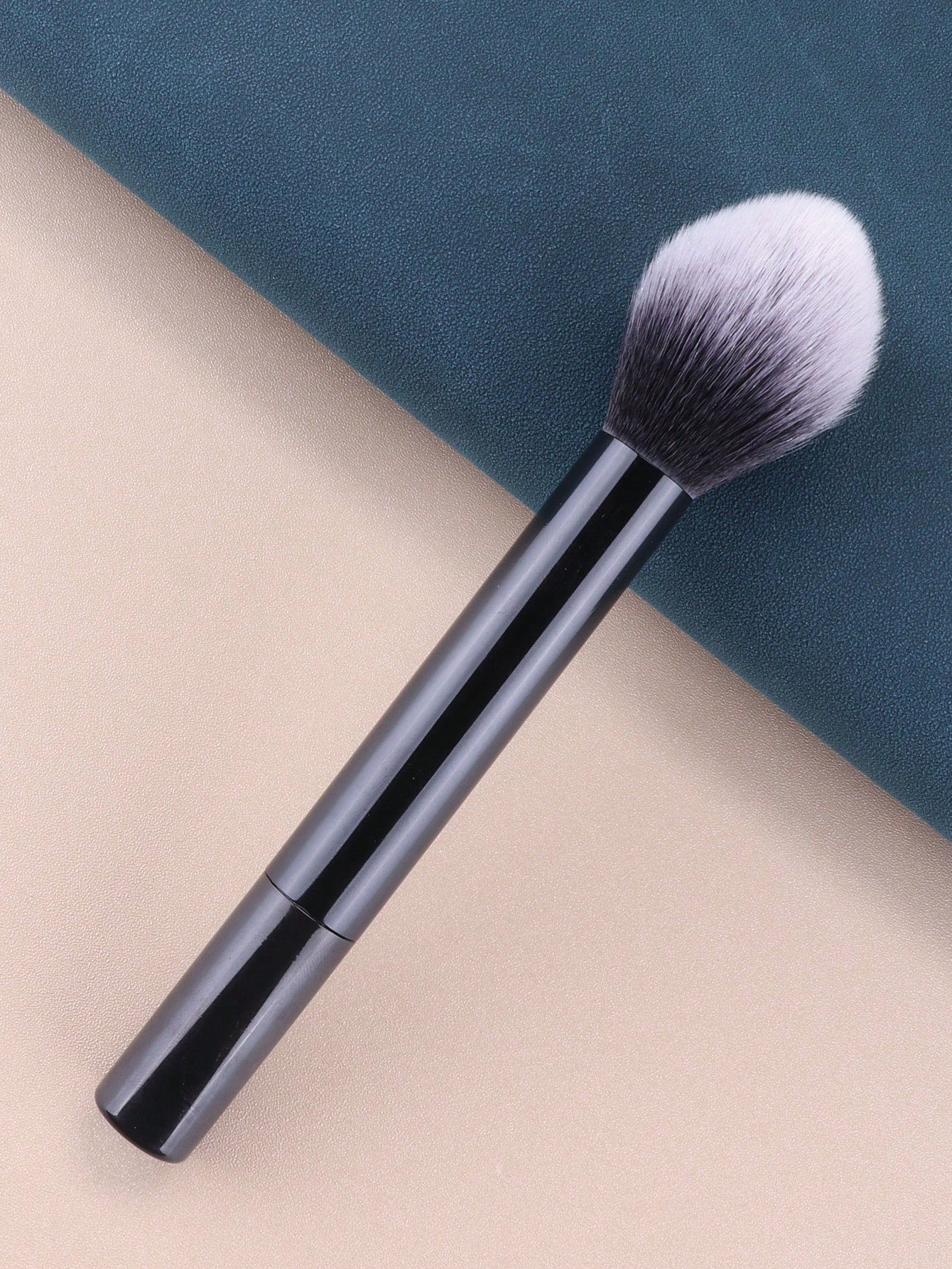 1pc Blush Brush For Applying Blush, Powder To Cheeks For A More Defined, Refined Makeup Look,Foundation Brush,Concealer Brush,Blush Brush,Contour Brush,Blush Brush,Bronzer Brush,Powder Brush,Foundatio