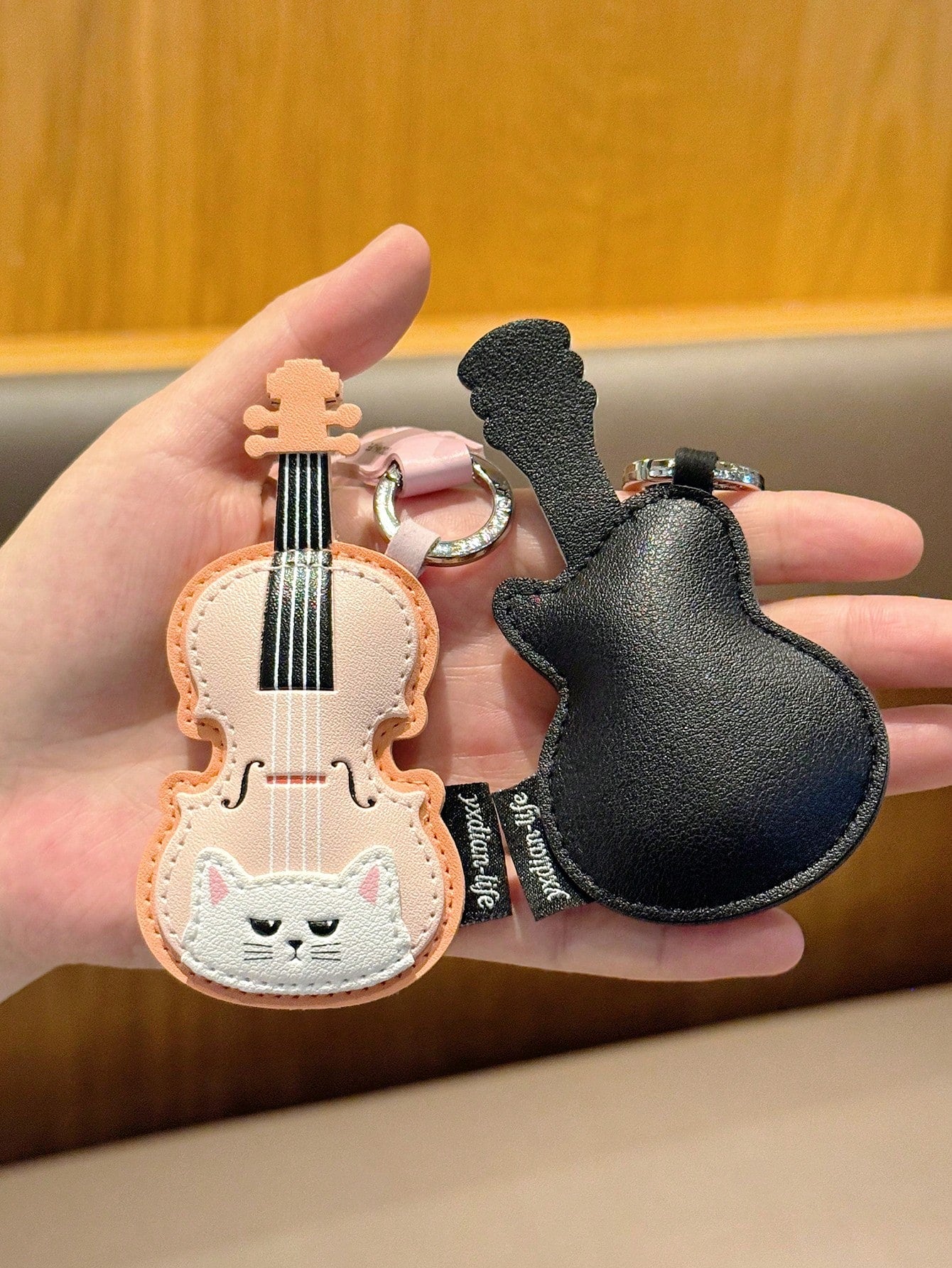 1pc Cute Cat Musical Instrument PU Leather Keychain, Violin Piano Guitar Cartoon Pendant, Creative Bag Charm, Accessory, Daily Gift For Best Friend, Music Lover, Birthday, Holiday