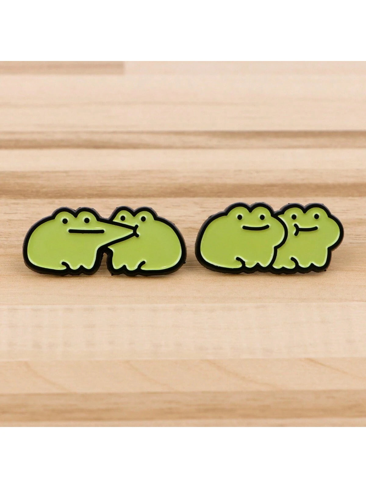 1pc Cute Frog Enamel Brooch- Lovely Badge For Backpacks And Clothes Dress Accessories Pin For Clothes Bag Charm School Office Accessories Shirts Jacket Jewelry Christmas Halloween Clothes Pin Funny T
