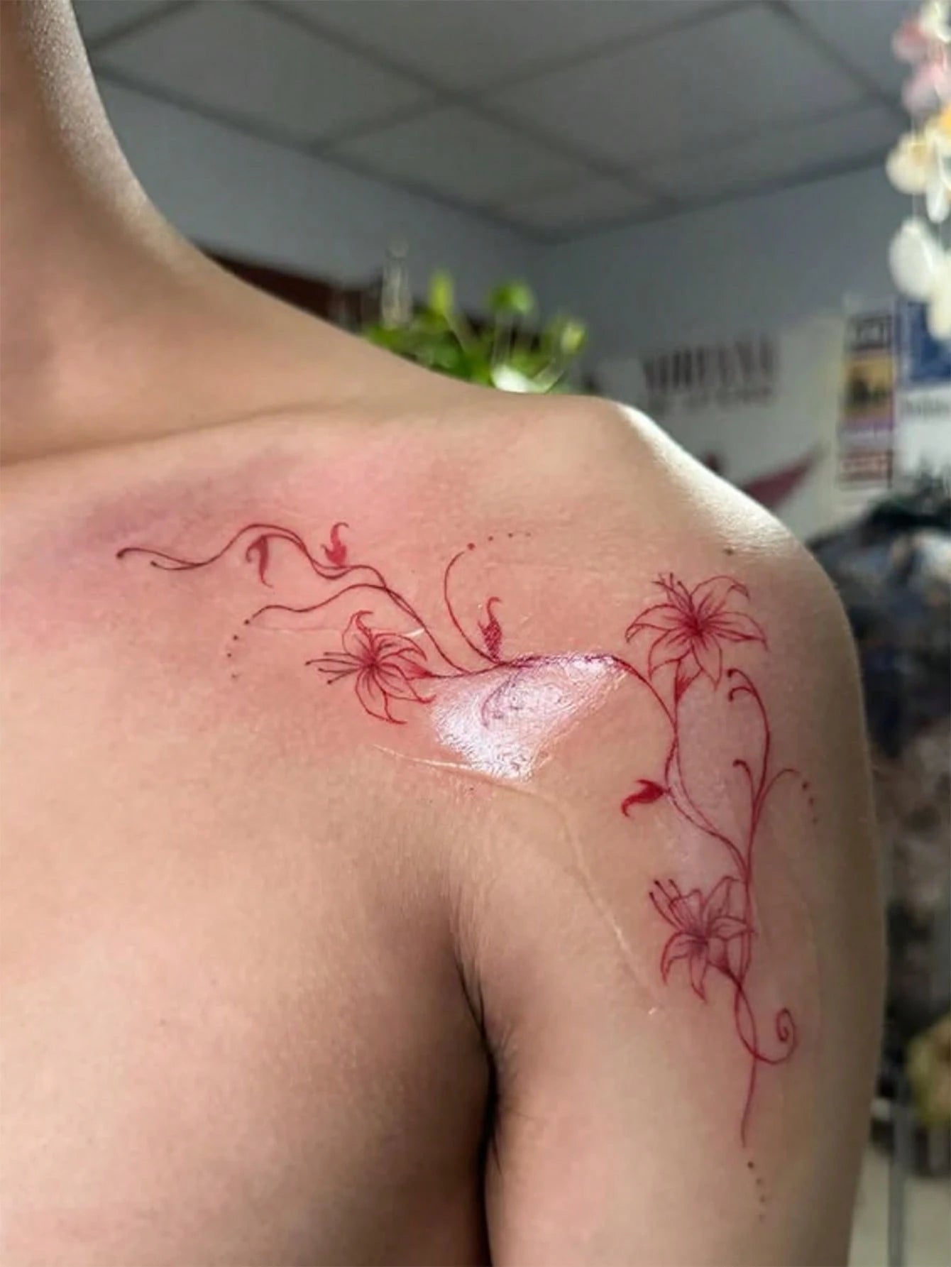 1pc East Asian Art Style Red Flower Temporary Tattoo Sticker, Waterproof, Sweatproof, Disposable Use, Arm/Back Adhesive, Suitable For Fashionable People's Daily Use
