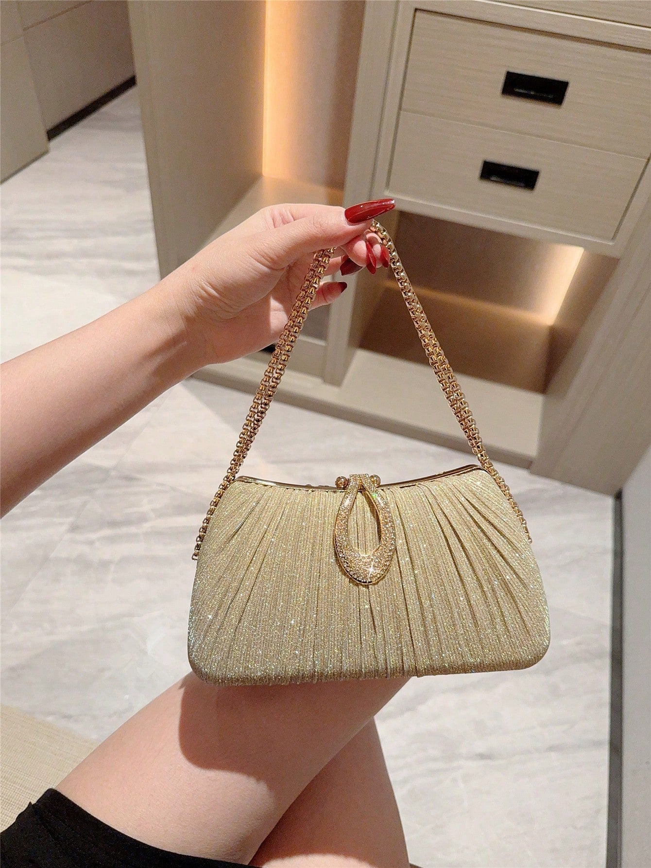 1pc Elegant Metal Lurex Box-Shaped Evening Bag, Fashion Metal Chain Decor Handbag, Luxury Formal Dress Party Clutch, Formal Event Tote Bag With Chain