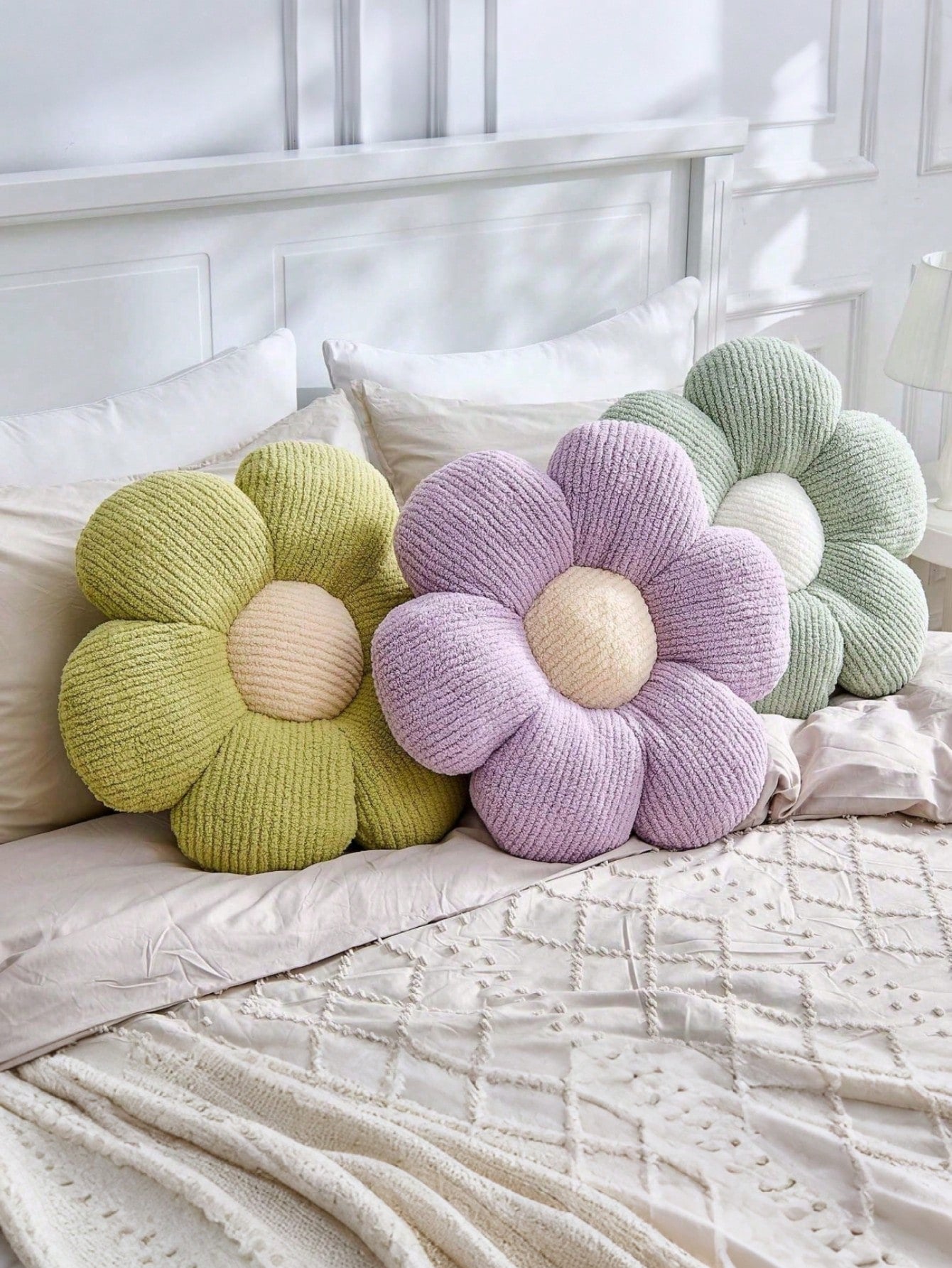 1pc Flower Shaped Throw Pillow, Decorative Cushion For Bed And Sofa, Daisy Design Home Decor Pillow, Bedroom Decoration, Room Decor, Daily Party, Spring/Summer Pillow, Outdoor Garden Summer Cushion