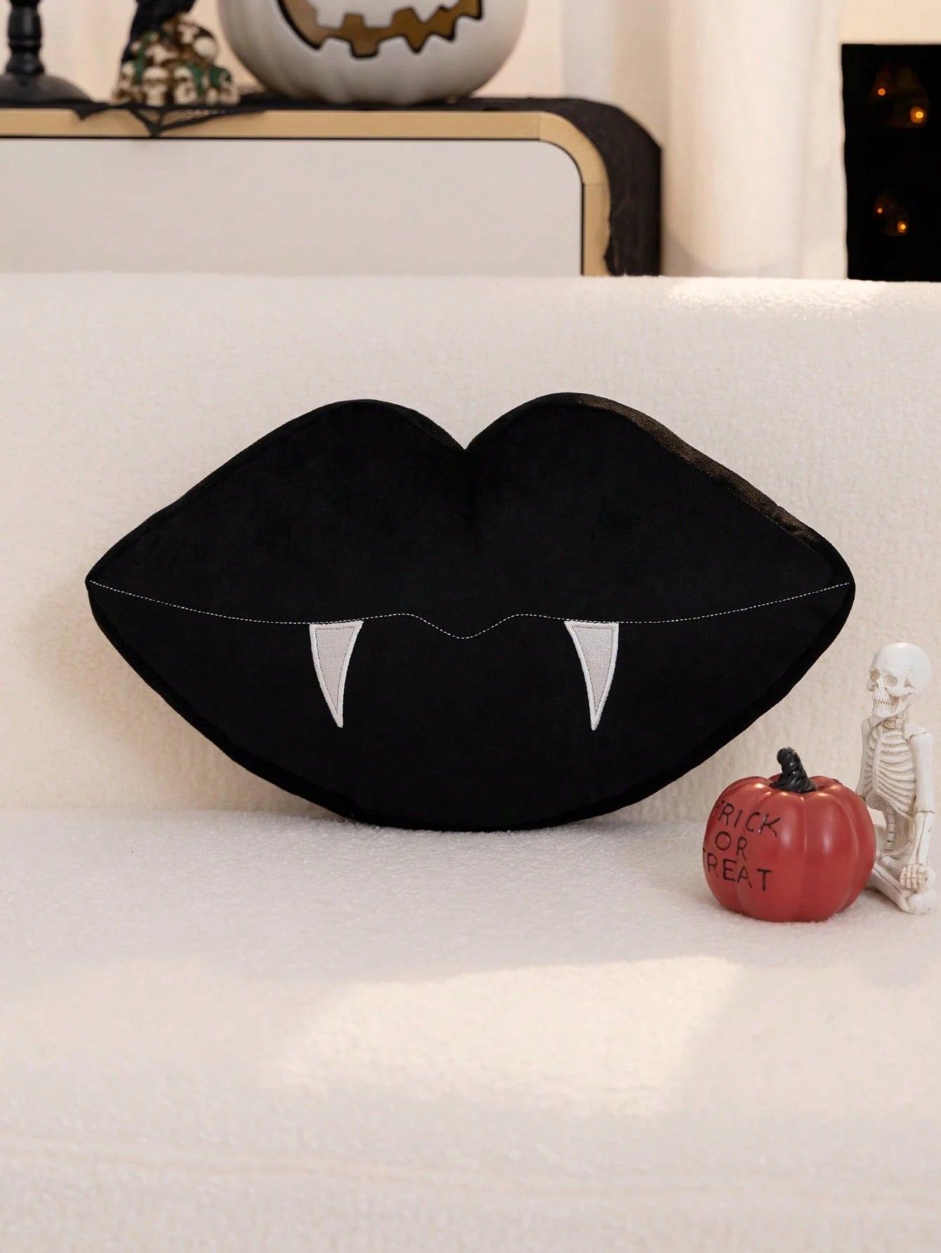 1pc Halloween Black Vampire Lips Shaped Pillow Case, Suitable For Indoor Decoration, Halloween Decoration, All-Season Pillow Cover, Without Insert