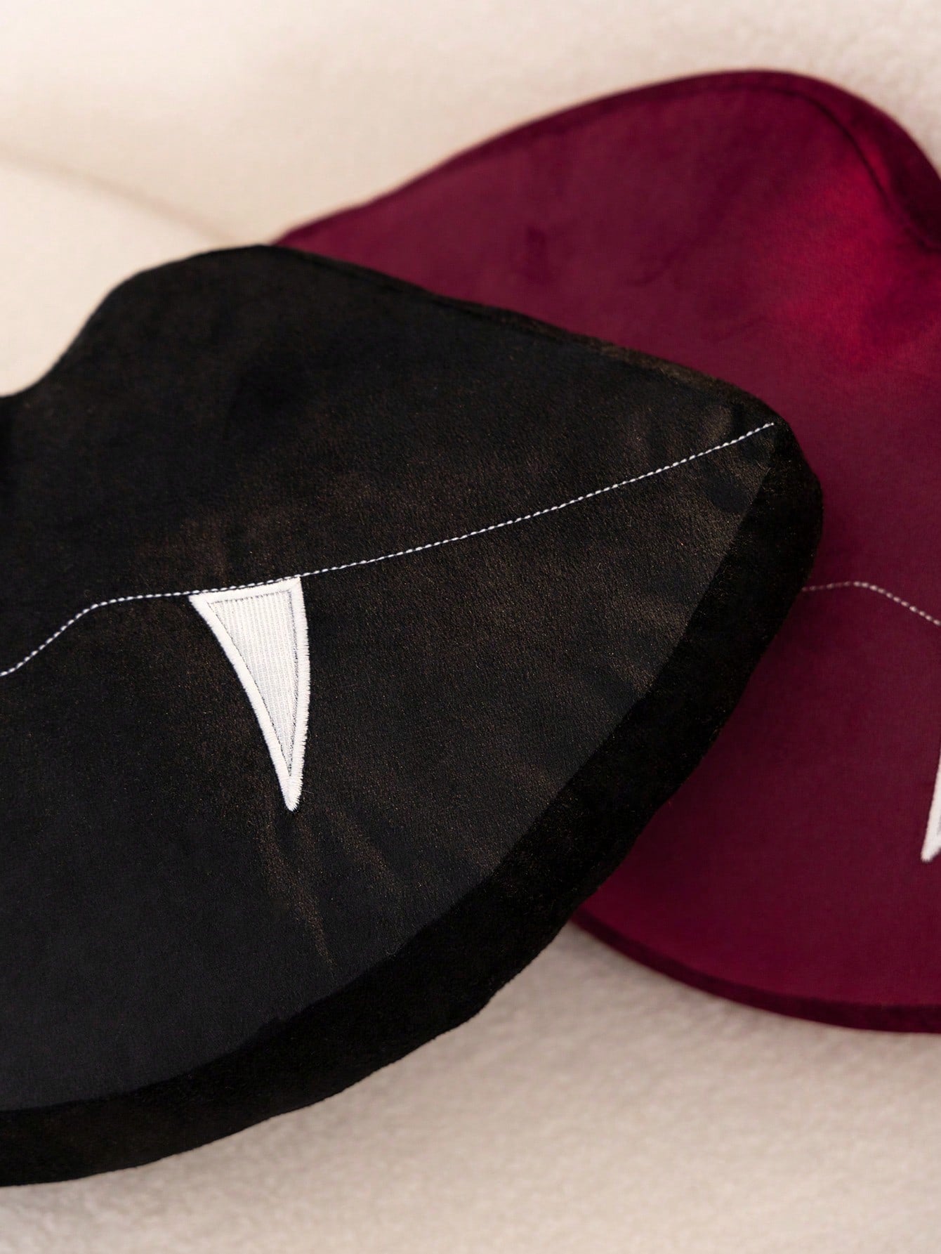 1pc Halloween Black Vampire Lips Shaped Pillow Case, Suitable For Indoor Decoration, Halloween Decoration, All-Season Pillow Cover, Without Insert