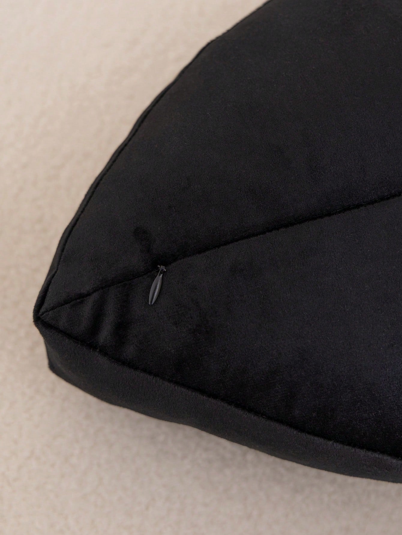 1pc Halloween Black Vampire Lips Shaped Pillow Case, Suitable For Indoor Decoration, Halloween Decoration, All-Season Pillow Cover, Without Insert
