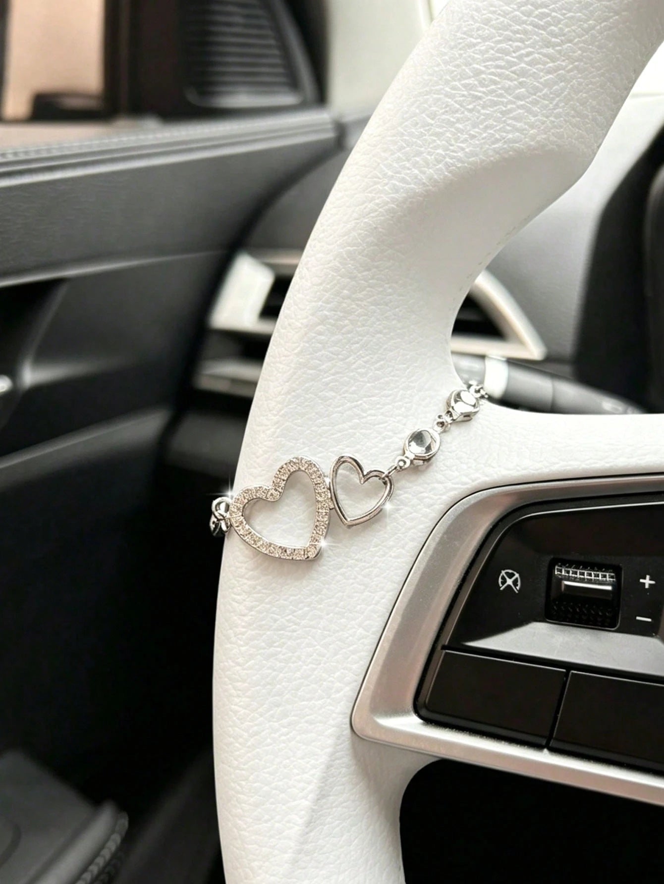 1pc Heart Decor Hanging Chain Car Steering Wheel Decor, Automotive Interior Accessory Chain Pendant, Women's Decor Accessory