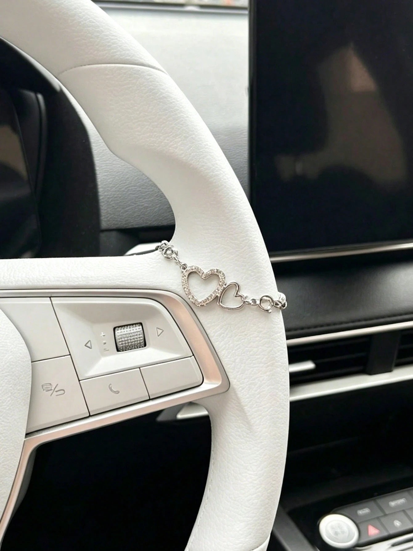 1pc Heart Decor Hanging Chain Car Steering Wheel Decor, Automotive Interior Accessory Chain Pendant, Women's Decor Accessory