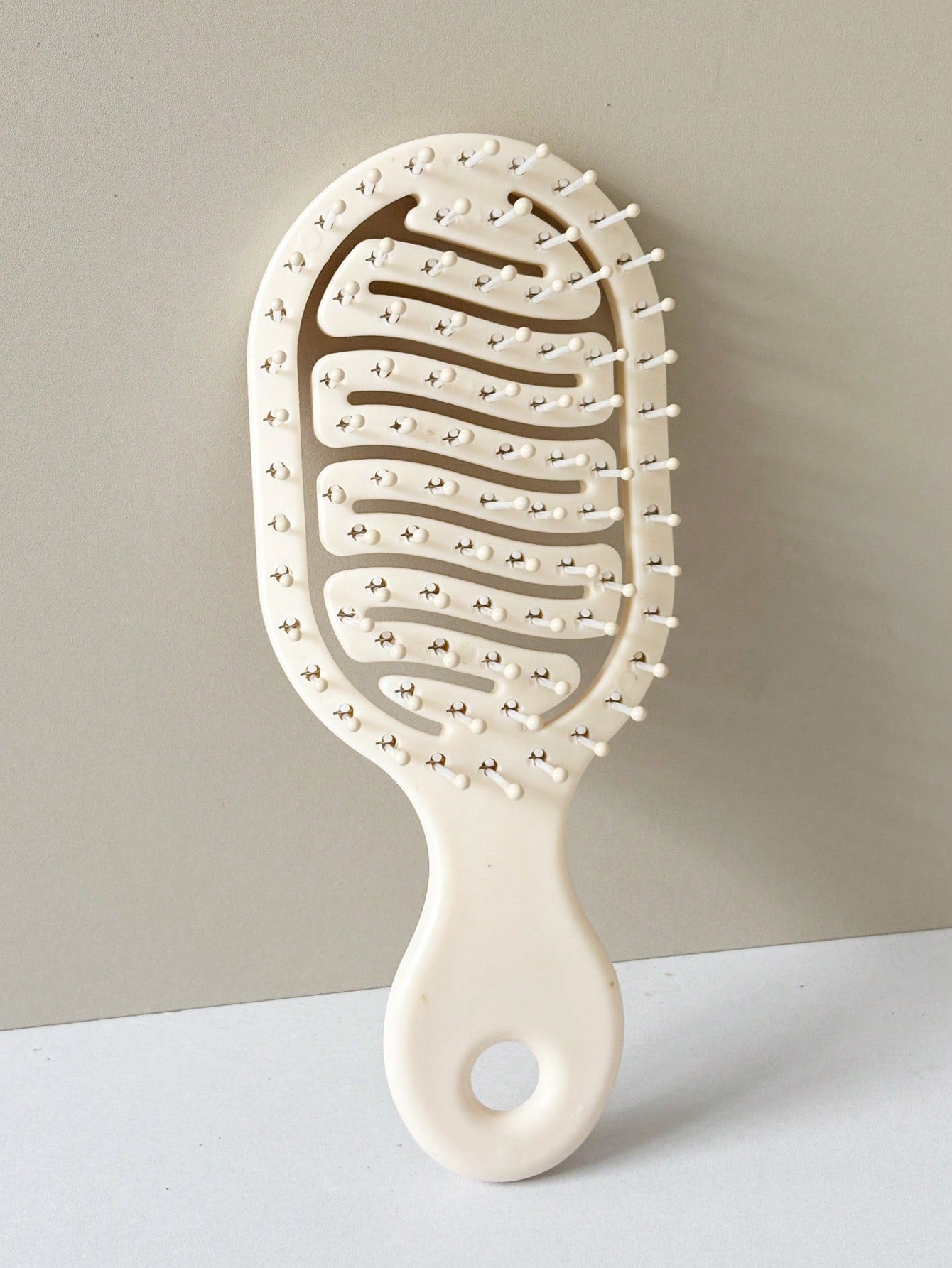 1pc Mini Size White Hollow Design Comb, Dual-Use Portable Comb, Essential Travel Item For Women In Summer (With Hole For Hanging), Minimalist