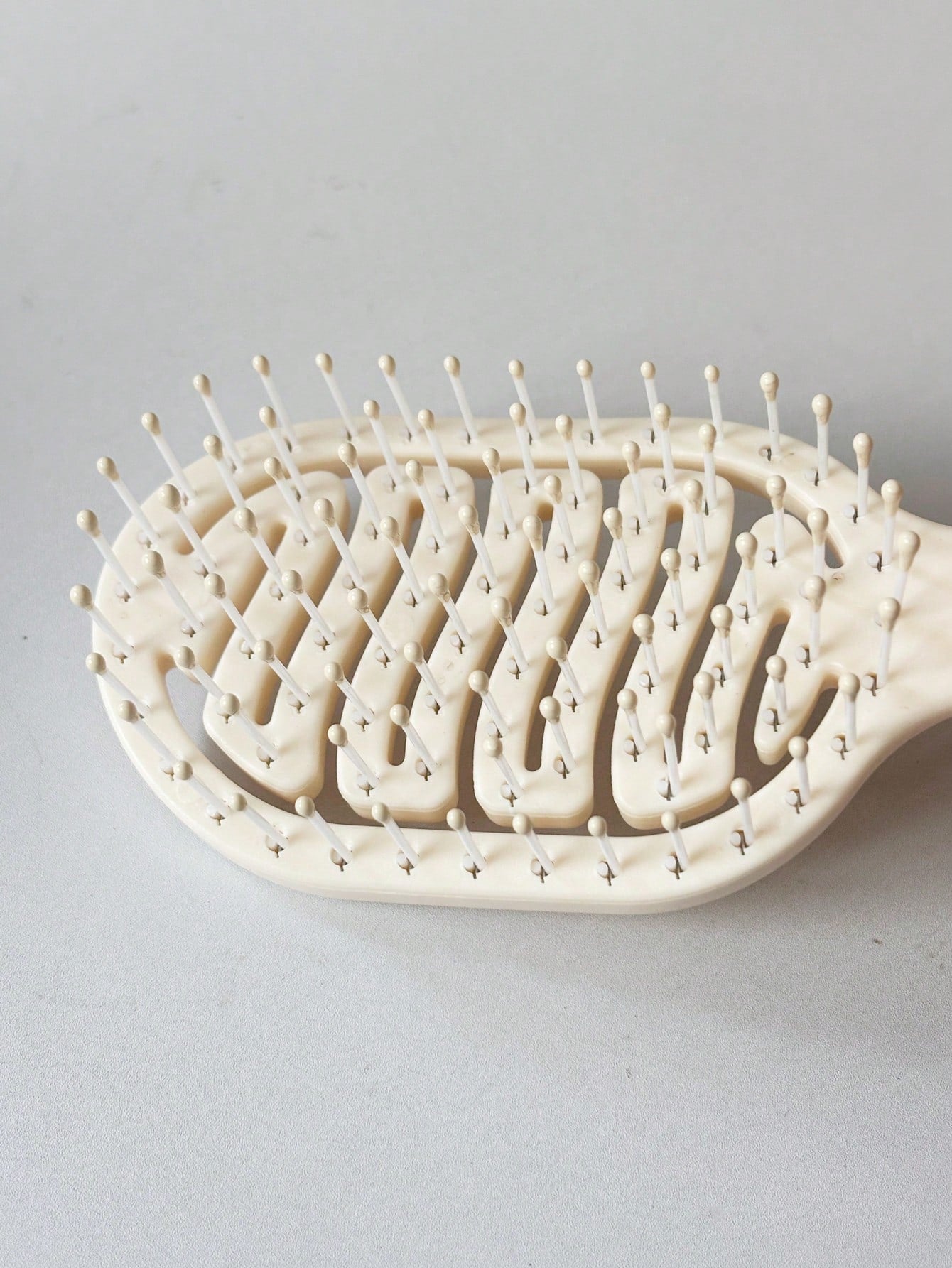 1pc Mini Size White Hollow Design Comb, Dual-Use Portable Comb, Essential Travel Item For Women In Summer (With Hole For Hanging), Minimalist