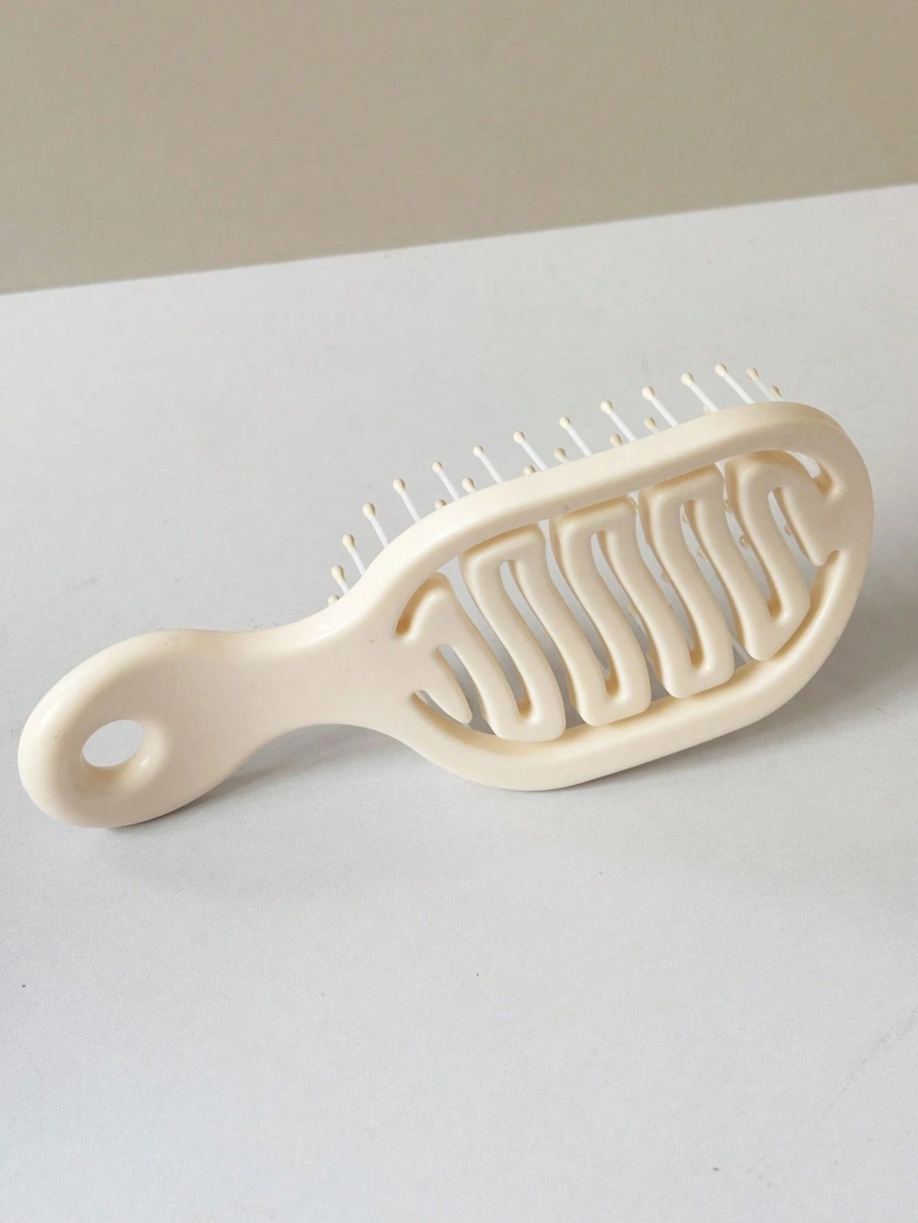 1pc Mini Size White Hollow Design Comb, Dual-Use Portable Comb, Essential Travel Item For Women In Summer (With Hole For Hanging), Minimalist