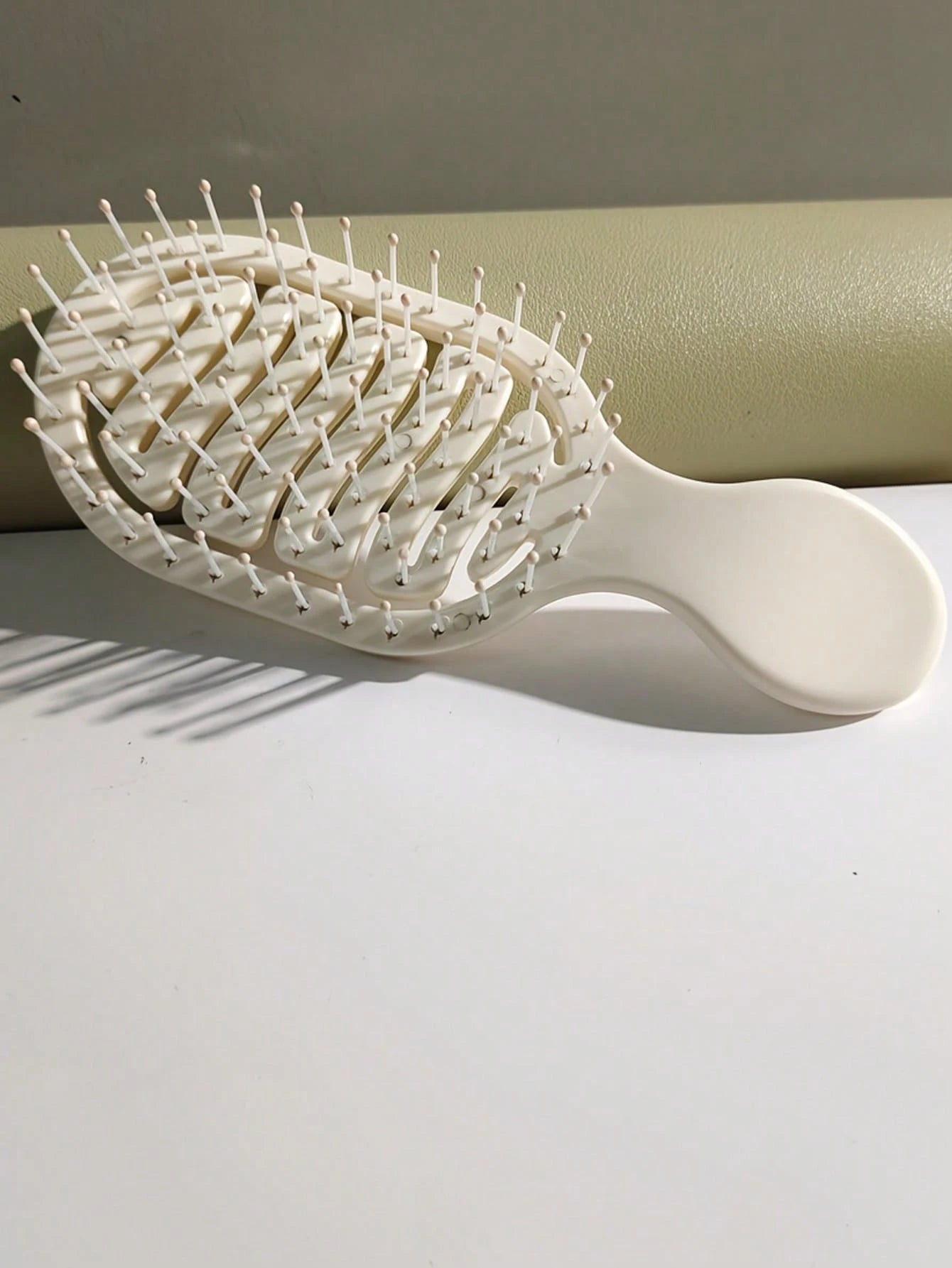 1pc Mini Size White Hollow Design Comb, Dual-Use Portable Comb, Essential Travel Item For Women In Summer (With Hole For Hanging), Minimalist