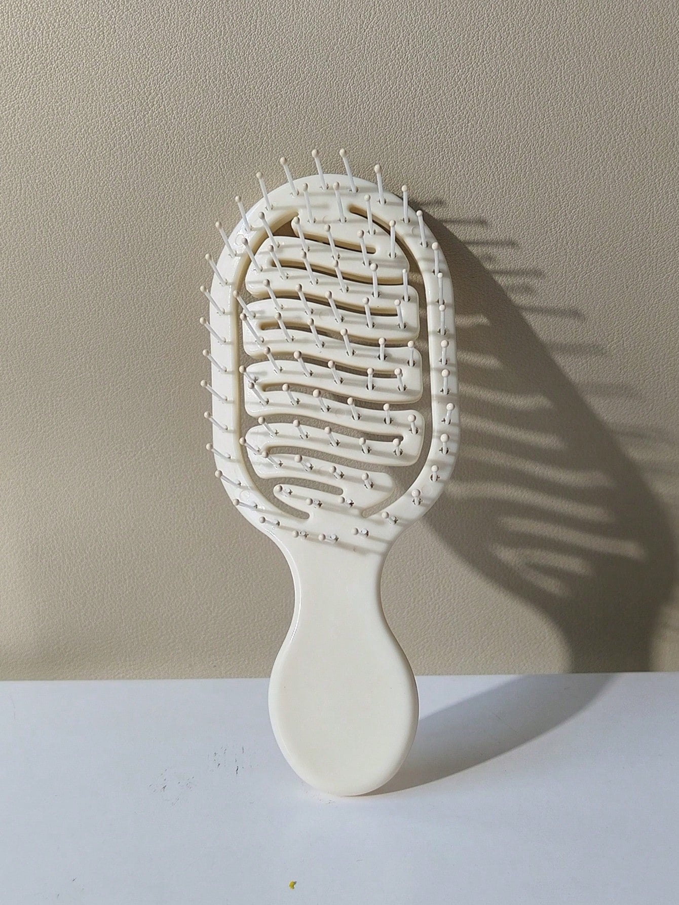 1pc Mini Size White Hollow Design Comb, Dual-Use Portable Comb, Essential Travel Item For Women In Summer (With Hole For Hanging), Minimalist