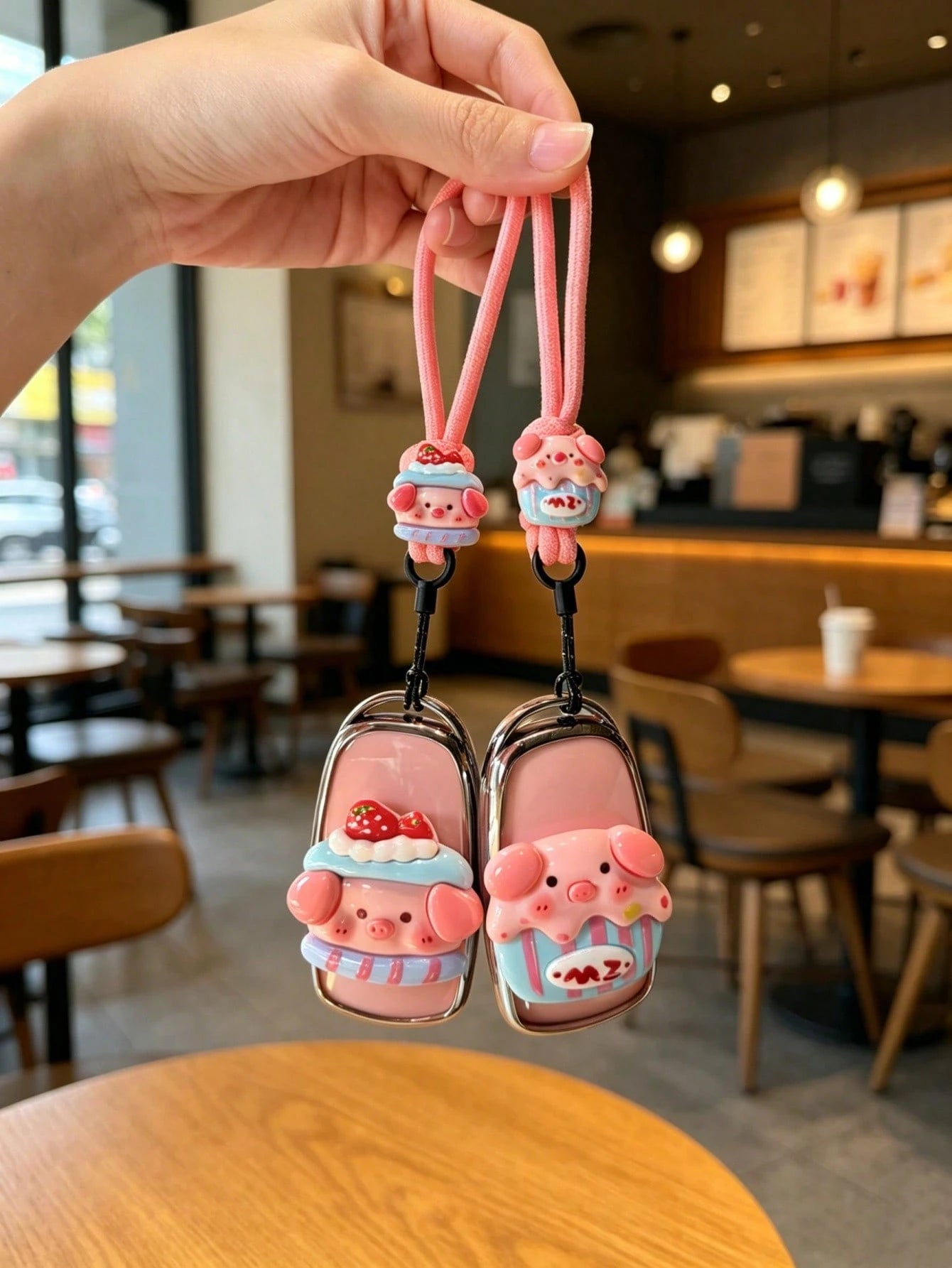 1PC New Cartoon Pig Patch Lanyard TPU Car Remote Key Cover- Key Case With Lanyard For Women, Compatible With Chery Tiggo 7 Pro Max, Tiggo 8 Pro Max, Omoda C5, Tiggo 5 PLUS, 7 PLUS And 8 PLUS