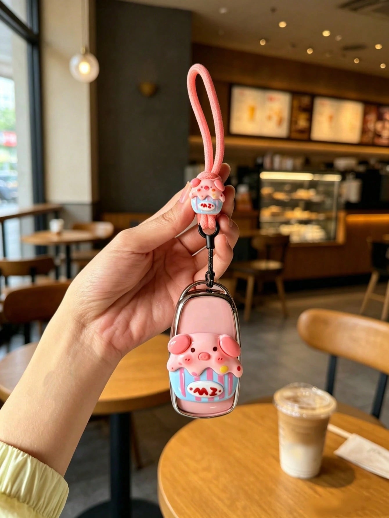 1PC New Cartoon Pig Patch Lanyard TPU Car Remote Key Cover- Key Case With Lanyard For Women, Compatible With Chery Tiggo 7 Pro Max, Tiggo 8 Pro Max, Omoda C5, Tiggo 5 PLUS, 7 PLUS And 8 PLUS