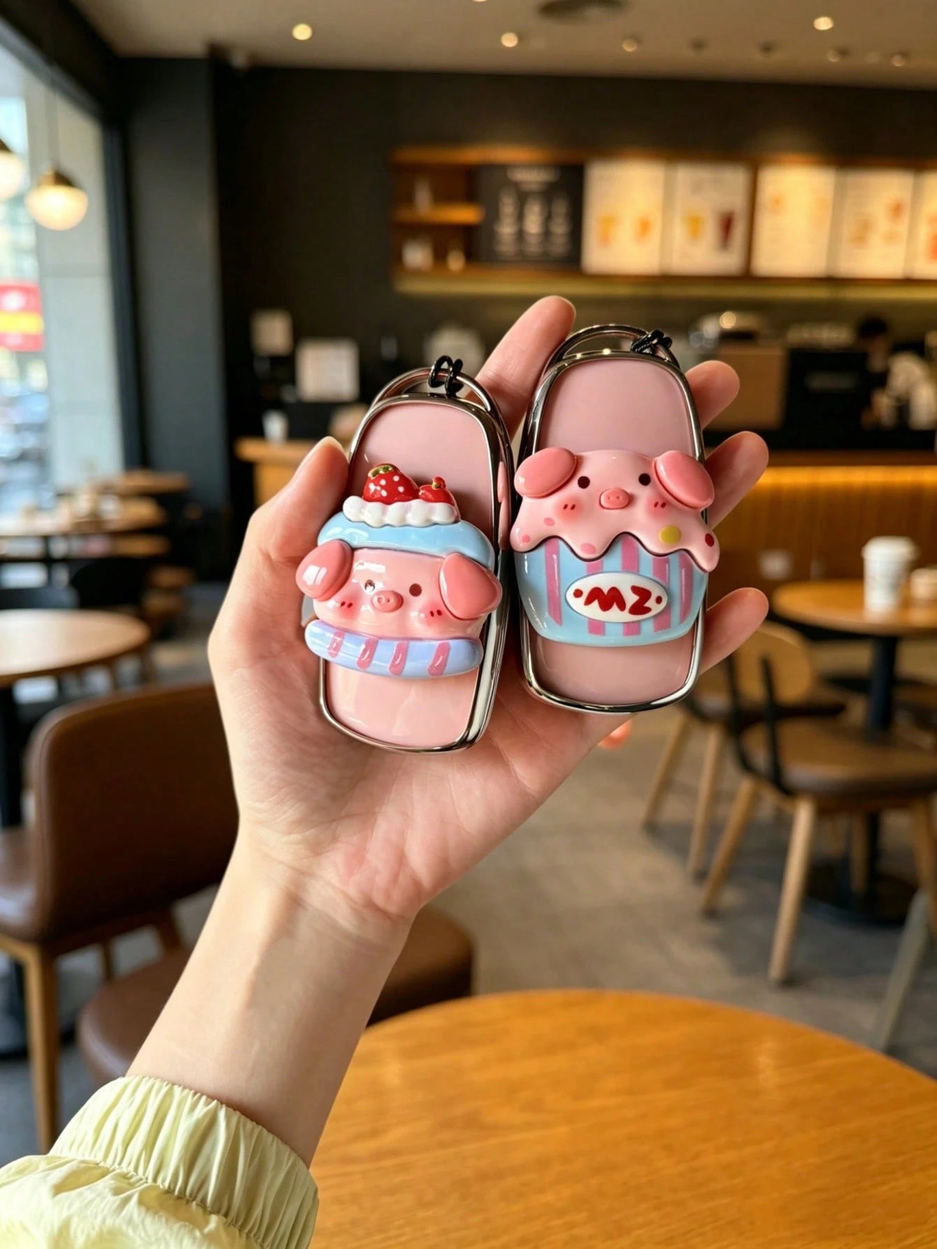 1PC New Cartoon Pig Patch Lanyard TPU Car Remote Key Cover- Key Case With Lanyard For Women, Compatible With Chery Tiggo 7 Pro Max, Tiggo 8 Pro Max, Omoda C5, Tiggo 5 PLUS, 7 PLUS And 8 PLUS