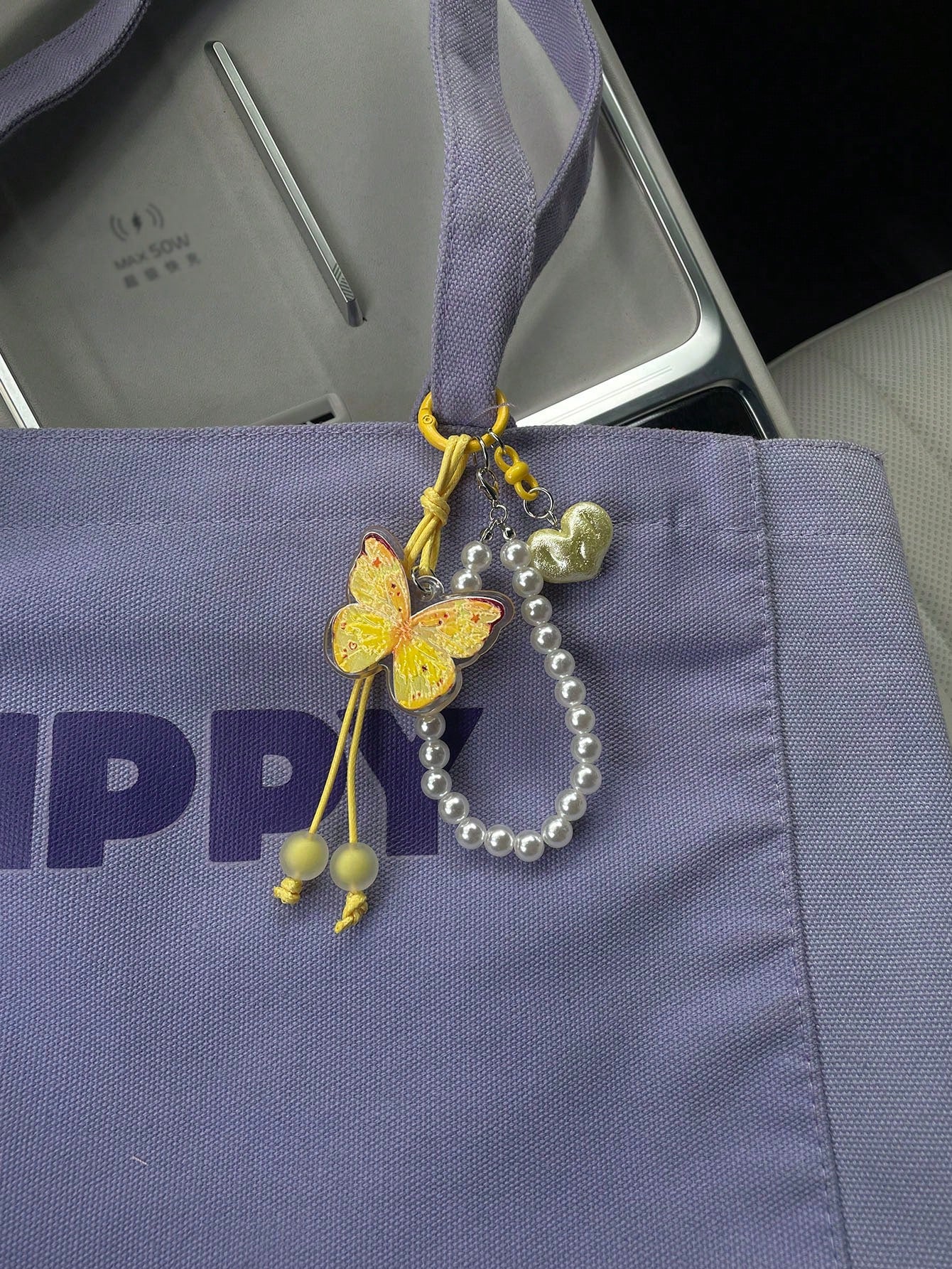 1pc New Iridescent Butterfly Pendant Pearl Bag Charm Keychain, Creative Pearl Butterfly Car Key Chain Pendant, Bag Earphone Case CCD Decoration Hanging Ornament, Holiday Simple Small Gift