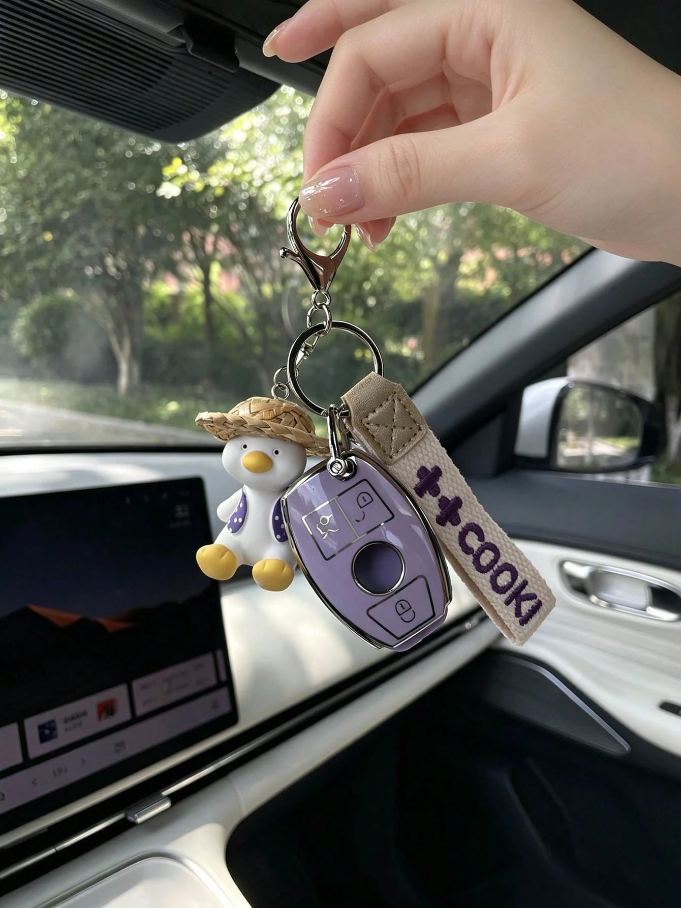 1pc New Key Cover Compatible With A-Class C-Class E-Class A200L C260L E300L GLC300 GLE GLA Creative Violet Straw Hat Cool Duck TPU Key Case 2022 C-Class C200L Silver Edge Shell S-Class S400L EQSC260L
