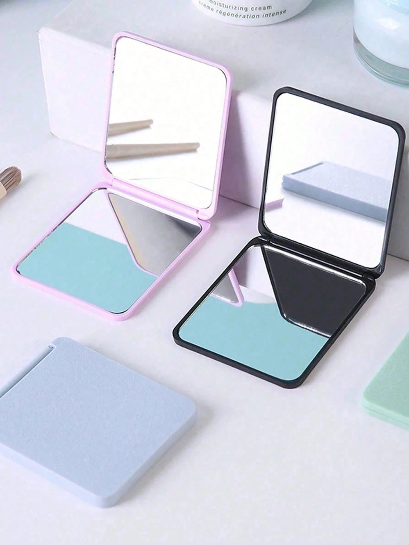1pc Portable Folding Makeup Mirror, Adjustable Handheld Mirror With Stand, Suitable For Dorm Desk And Office Vanity Mirror, Gift For Women And Girls, Travel Supplies Home Bathroom Decor Autumn Decorat