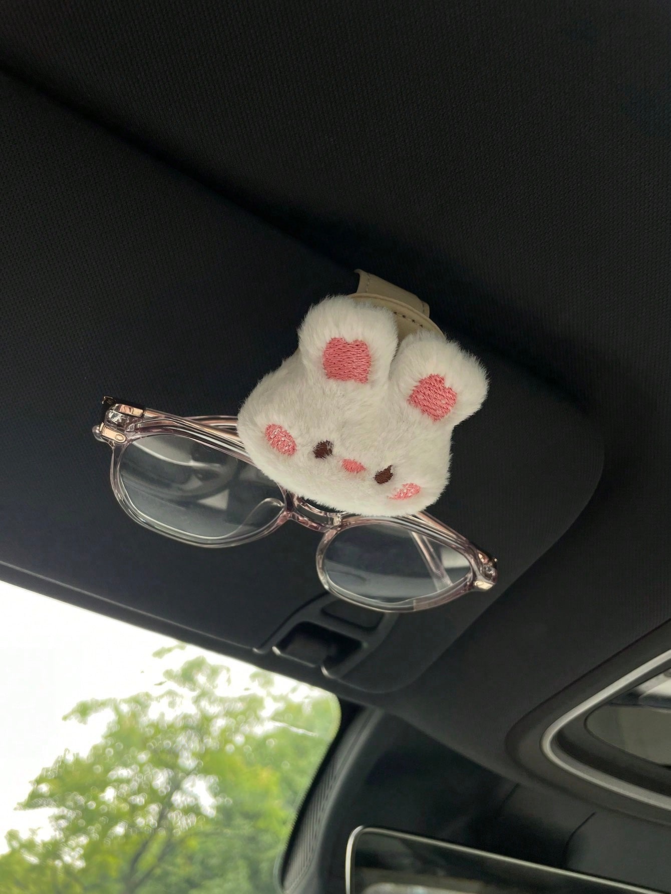 1pc Shy Bear & Rabbit Car Fashion Glasses Clip, Creative Multifunctional Car Sun Visor Storage Clip Glasses Holder, Cartoon Plush Accessory Blush Bear & Rabbit Car Fashion Glasses Clip, Magnetic Fashi