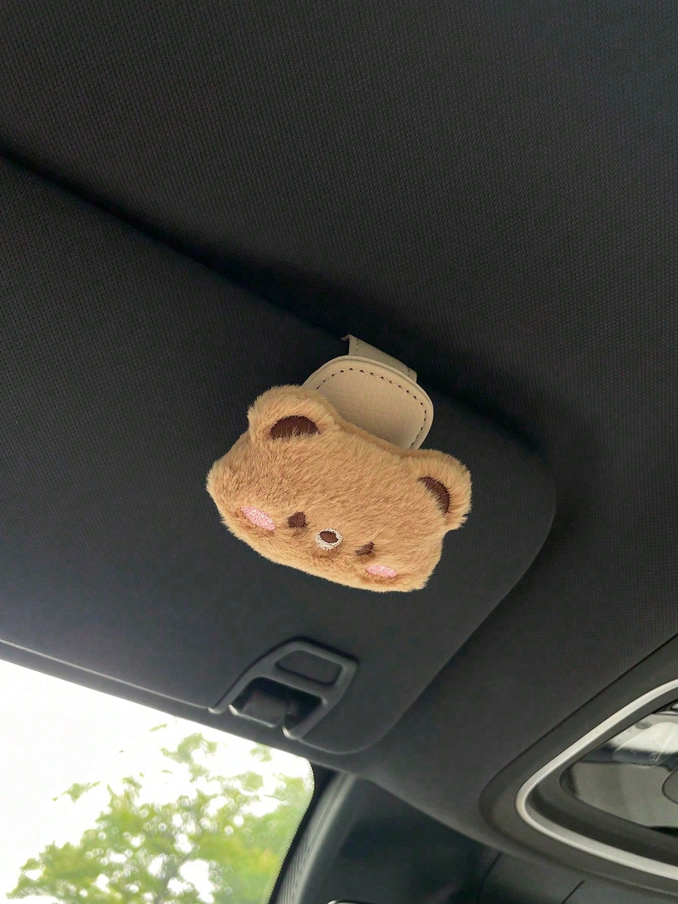 1pc Shy Bear & Rabbit Car Fashion Glasses Clip, Creative Multifunctional Car Sun Visor Storage Clip Glasses Holder, Cartoon Plush Accessory Blush Bear & Rabbit Car Fashion Glasses Clip, Magnetic Fashi