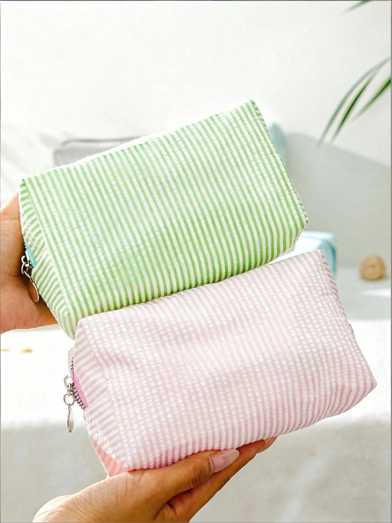 1pc Striped Mesh Zipper Bag, Striped Zipper Cosmetic Bag, Convenient Travel Makeup Bag, Large Capacity Toiletry Bag, Home Storage Bag, Multi-Function Item Storage Pouch, School Supplies Bag, Room Esse