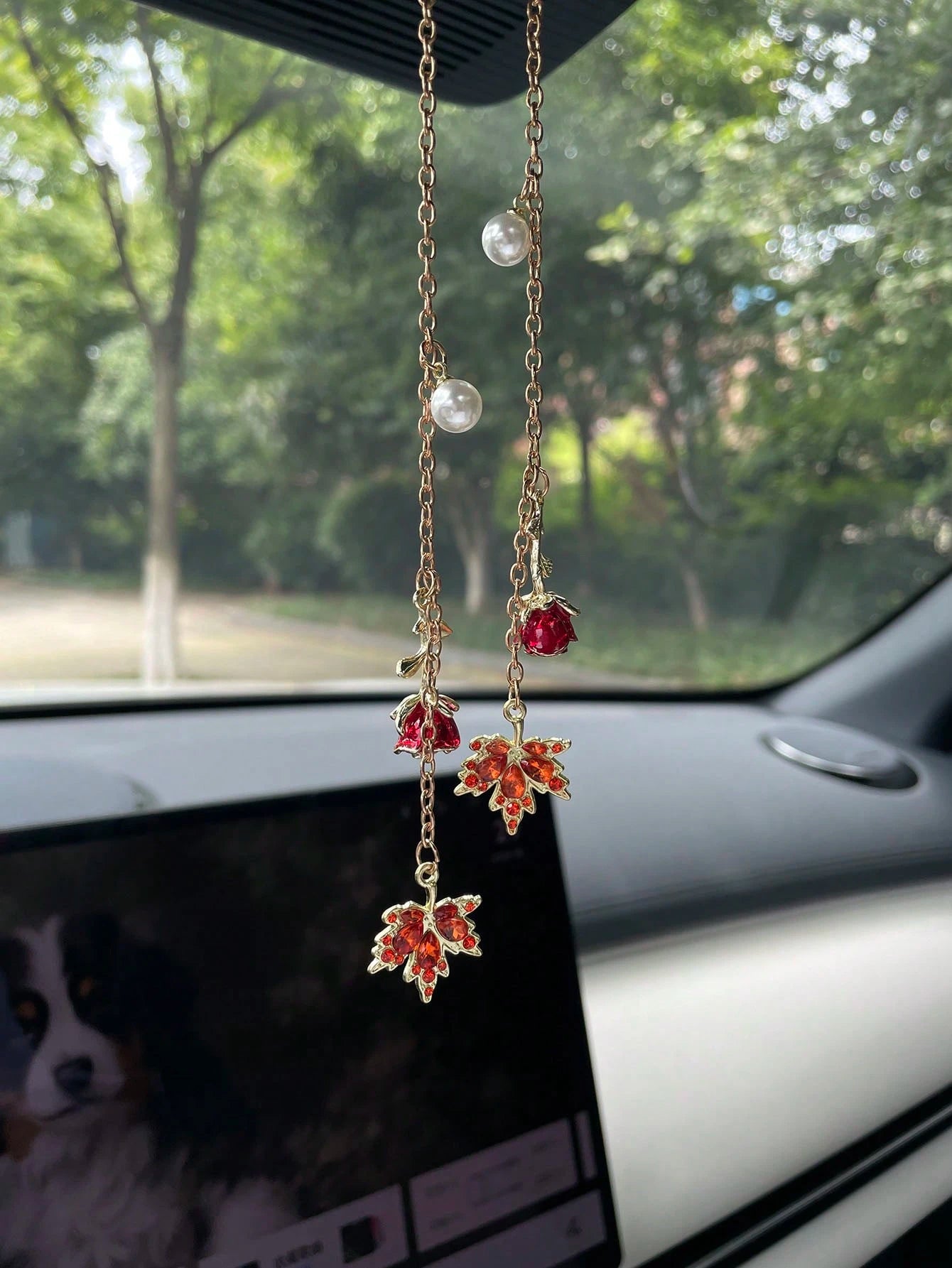 1pc Vintage 3D Rose & Maple Leaf Tassel Car Hanging Ornament, Journey Maple Leaf Pendant Rearview Mirror Charm, Classic Premium Lightweight Luxury Car Mirror Accessory, Niche Rhinestone Rose & Maple L