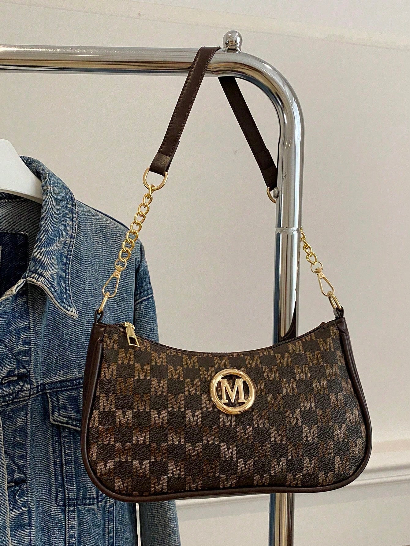 2026 New Fashion Classic PU Waterproof M Letter Print Design Metal Chain Decor Shoulder Crossbody Bag. Suitable For Shopping, Daily Carry