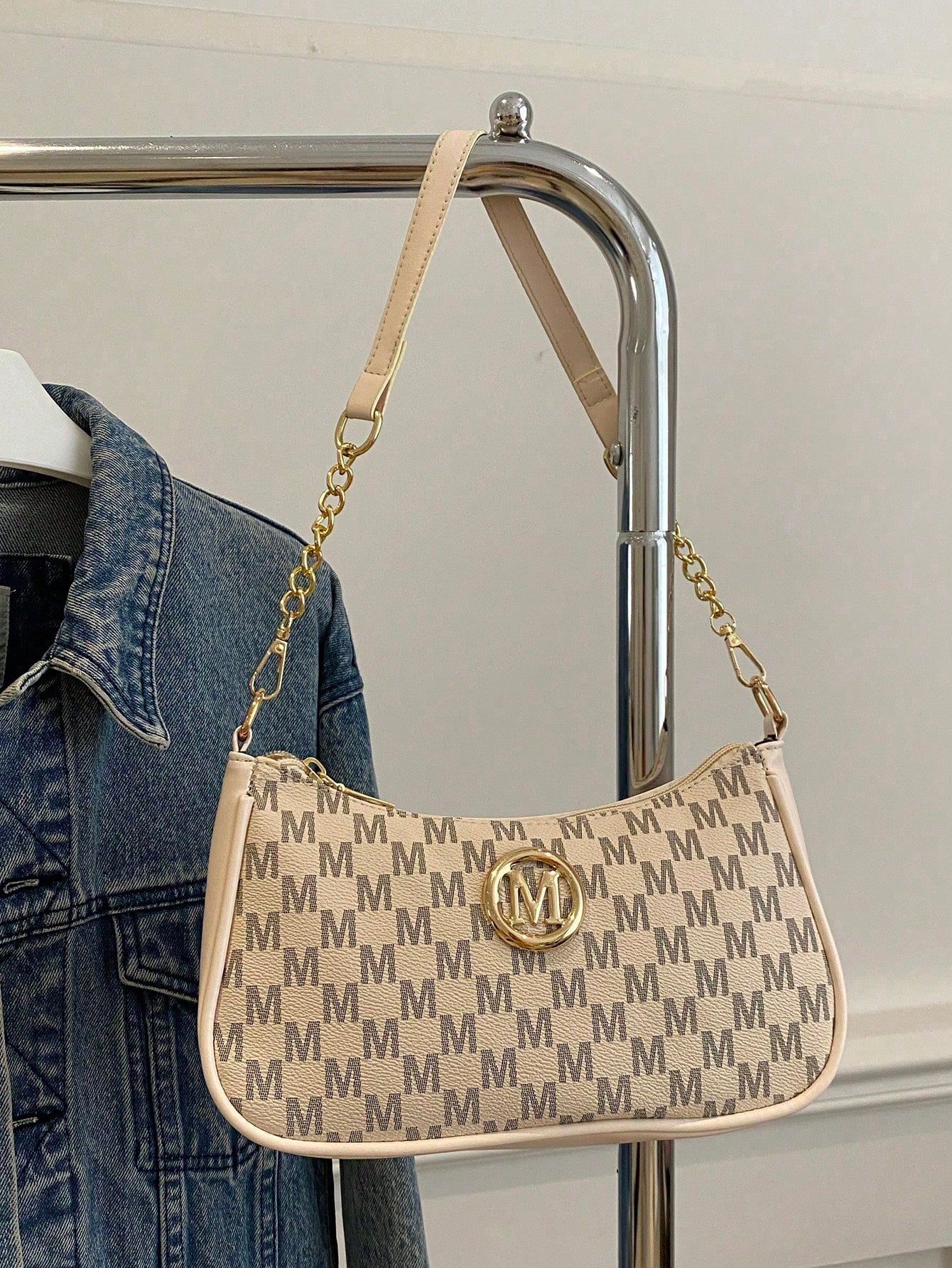 2026 New Fashion Classic PU Waterproof M Letter Print Design Metal Chain Decor Shoulder Crossbody Bag. Suitable For Shopping, Daily Carry