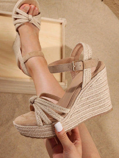 2026 New Summerbreak Platform Sandals For Women Summer Braided Strap Adjustable Buckle Thick Bottom Lightweight Apricot Beach Outfits Ladies Shoes
