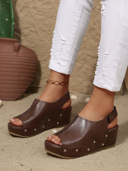 2026 Spring/Summer New Women's Wedge Thick-Soled Sandals, Comfortable Thick-Soled Wedge Brown Open-Toe Sandals With Rivet Decor, Hook And Loop Design, Retro Round Toe Backless Shoes, Casual Resort Haw